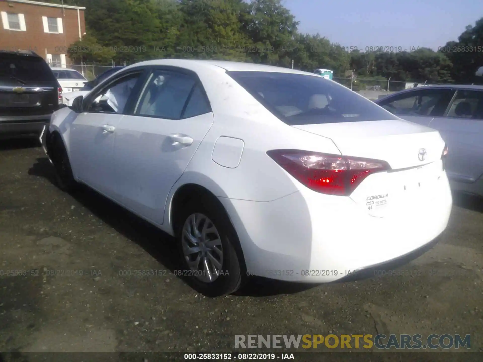 3 Photograph of a damaged car 2T1BURHE6KC127037 TOYOTA COROLLA 2019