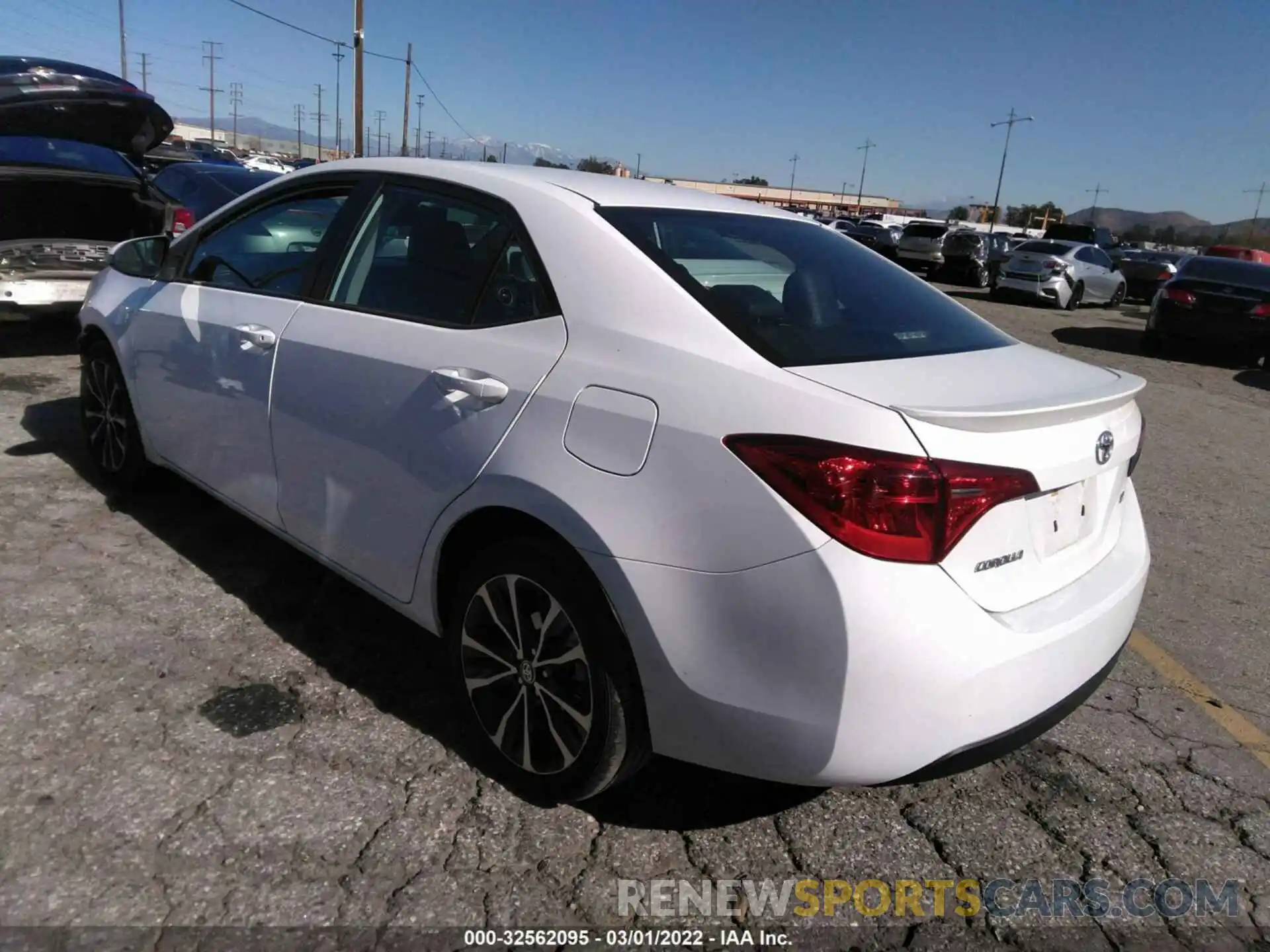 3 Photograph of a damaged car 2T1BURHE6KC127443 TOYOTA COROLLA 2019