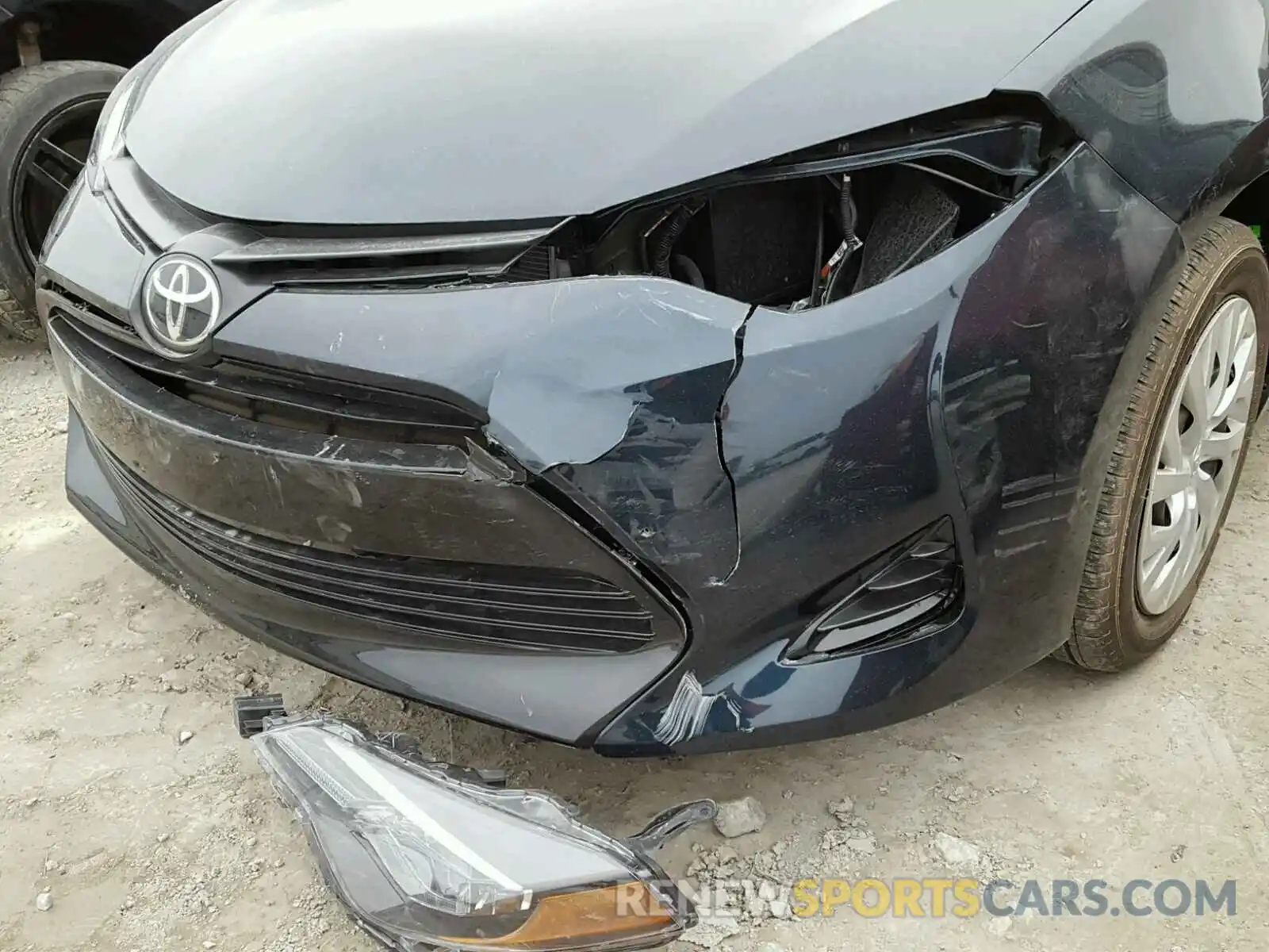 9 Photograph of a damaged car 2T1BURHE6KC129905 TOYOTA COROLLA 2019