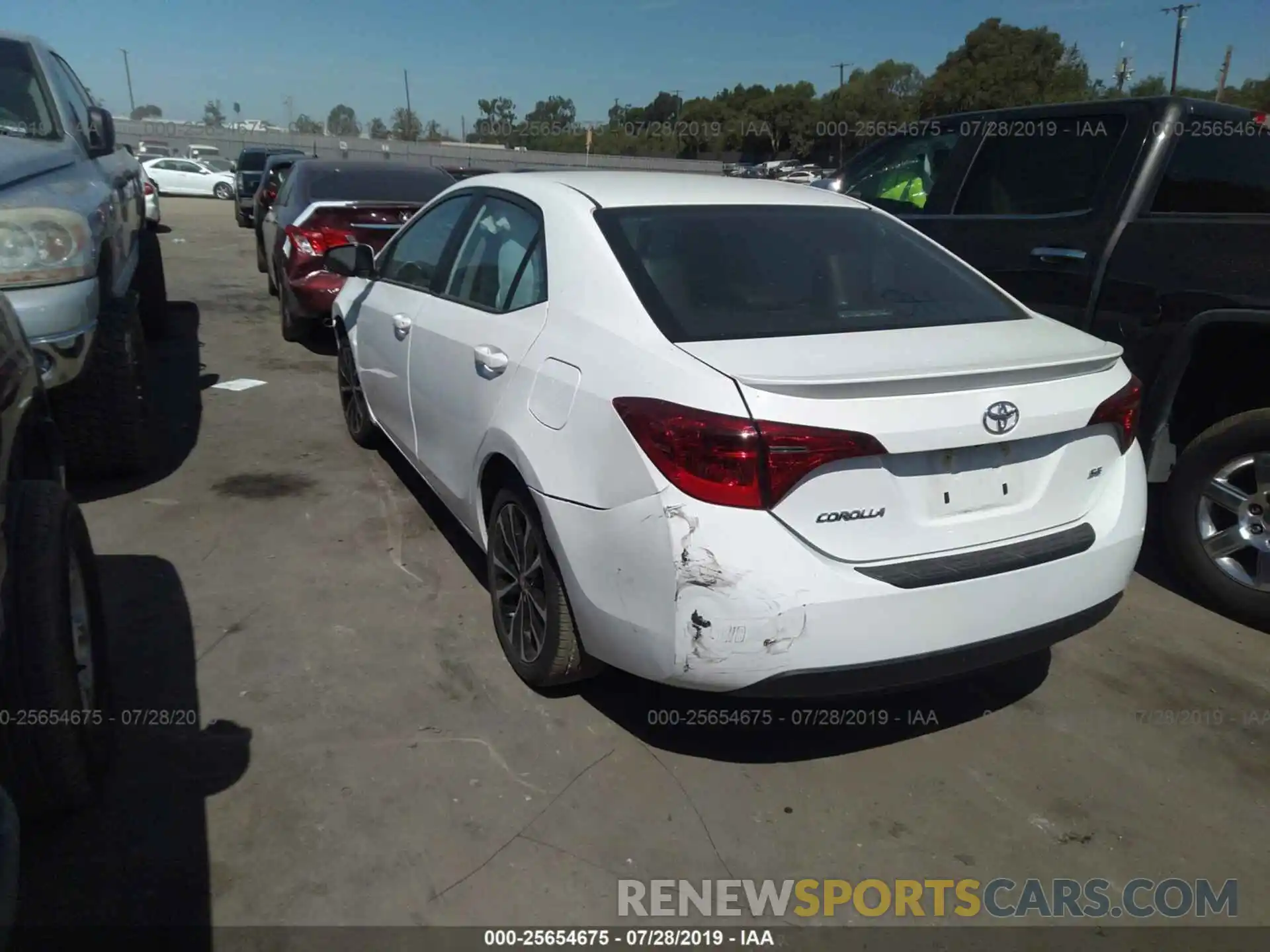 3 Photograph of a damaged car 2T1BURHE6KC130570 TOYOTA COROLLA 2019