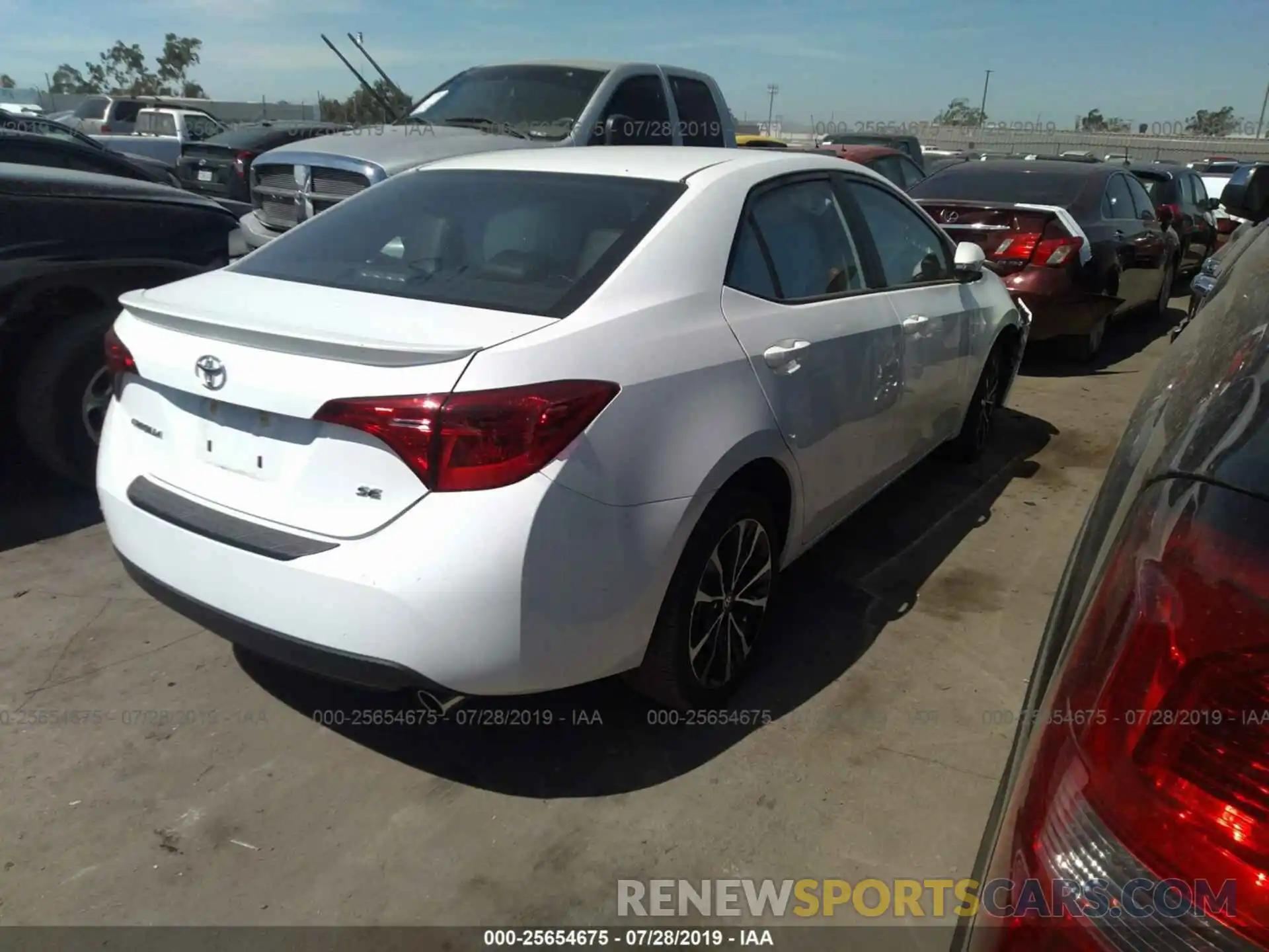 4 Photograph of a damaged car 2T1BURHE6KC130570 TOYOTA COROLLA 2019