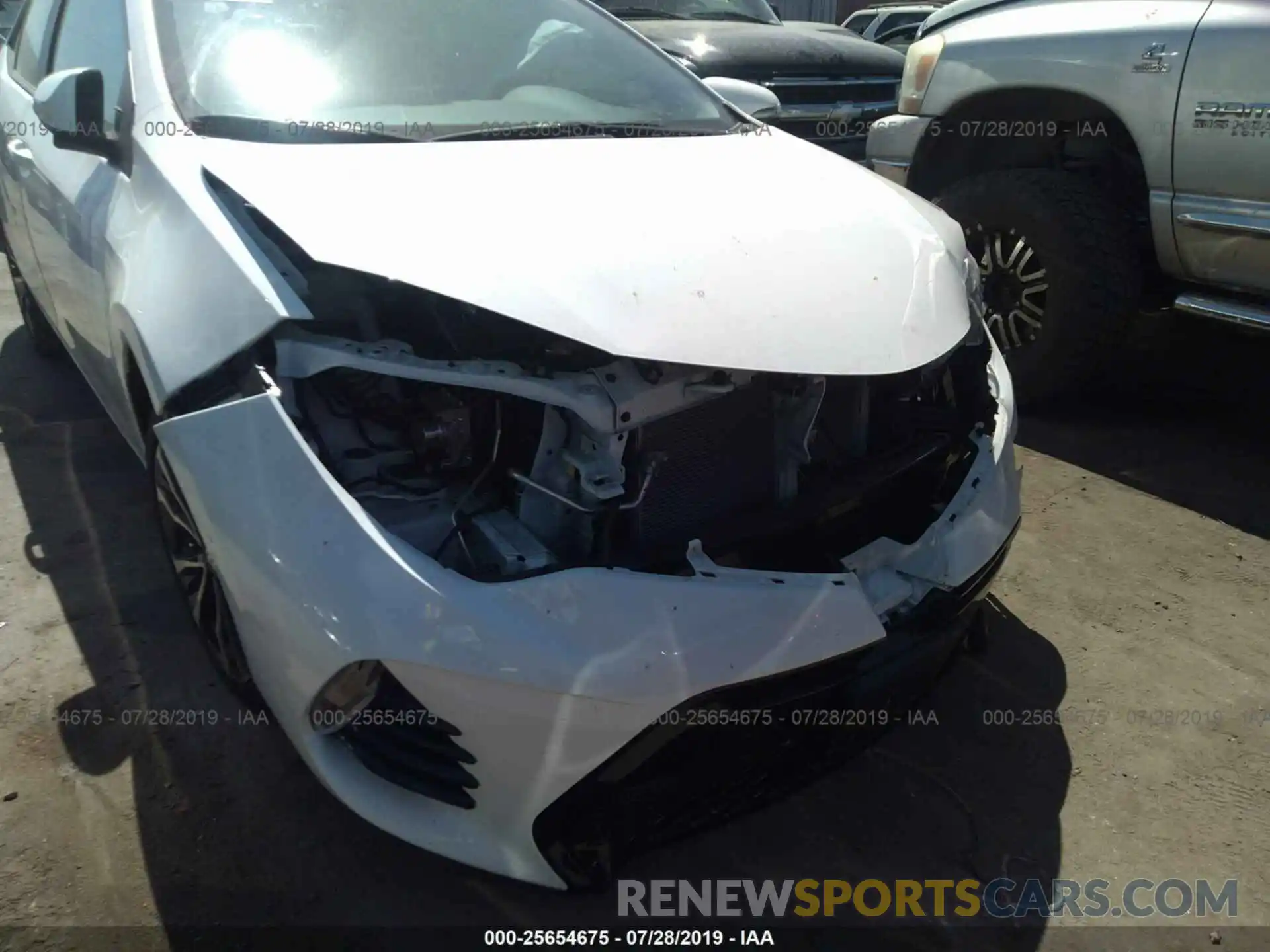 6 Photograph of a damaged car 2T1BURHE6KC130570 TOYOTA COROLLA 2019