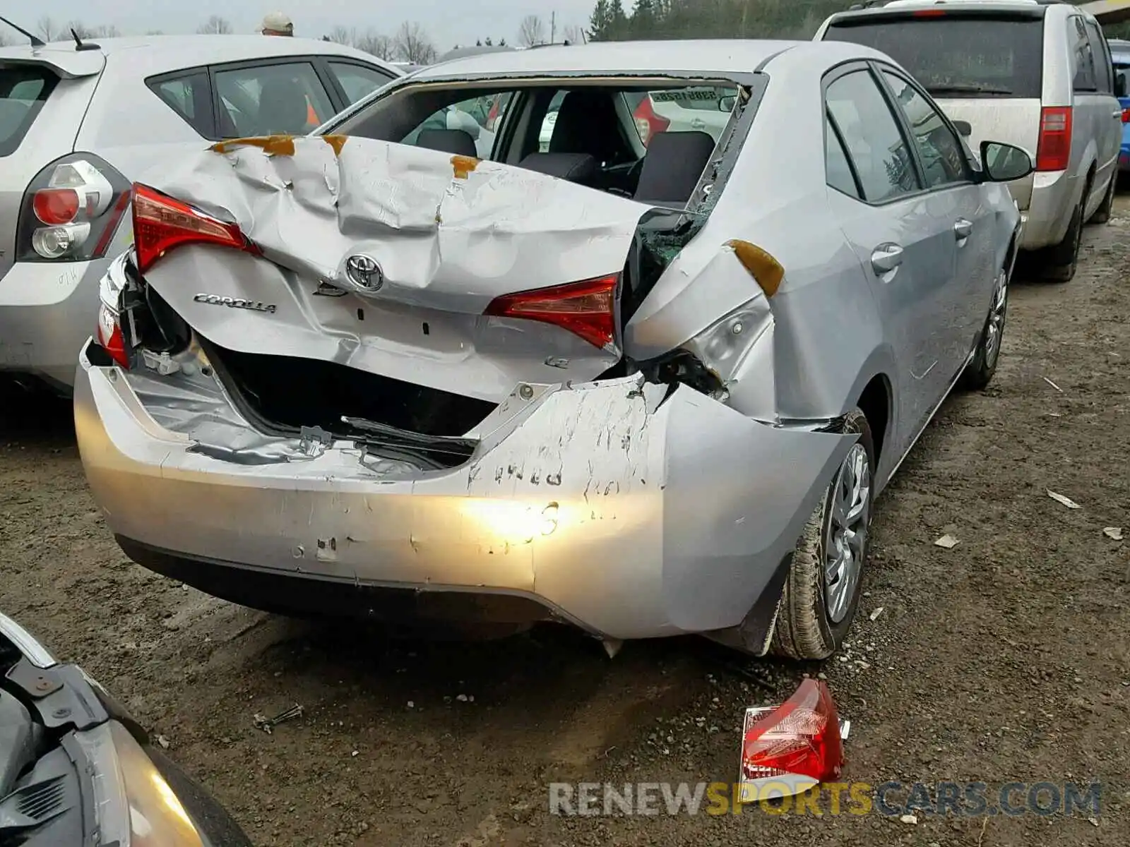 4 Photograph of a damaged car 2T1BURHE6KC130987 TOYOTA COROLLA 2019