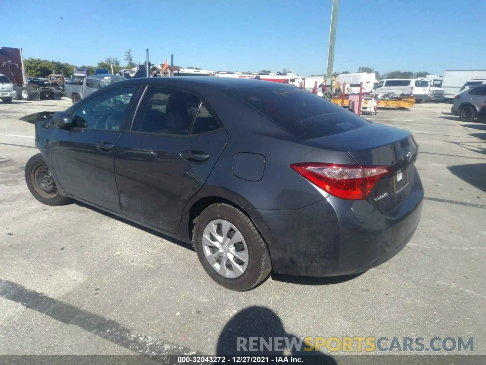 3 Photograph of a damaged car 2T1BURHE6KC134828 TOYOTA COROLLA 2019