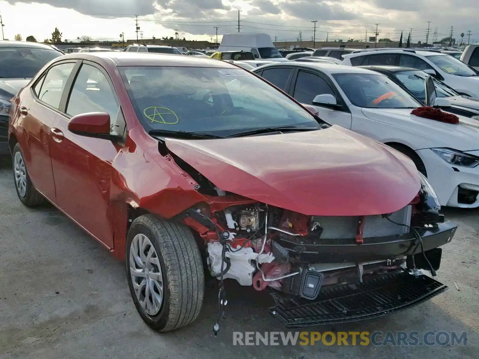 1 Photograph of a damaged car 2T1BURHE6KC135588 TOYOTA COROLLA 2019