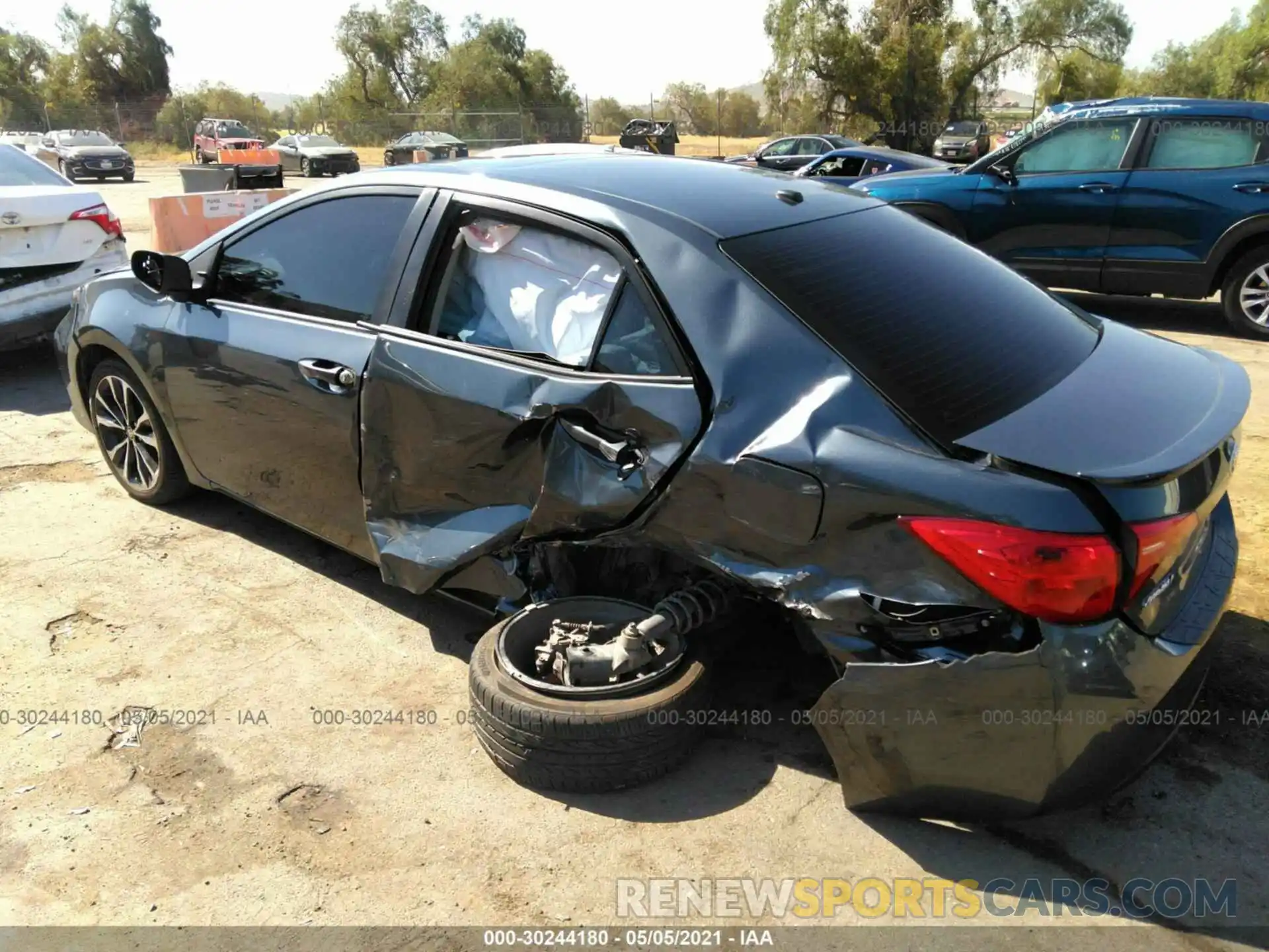 3 Photograph of a damaged car 2T1BURHE6KC136093 TOYOTA COROLLA 2019