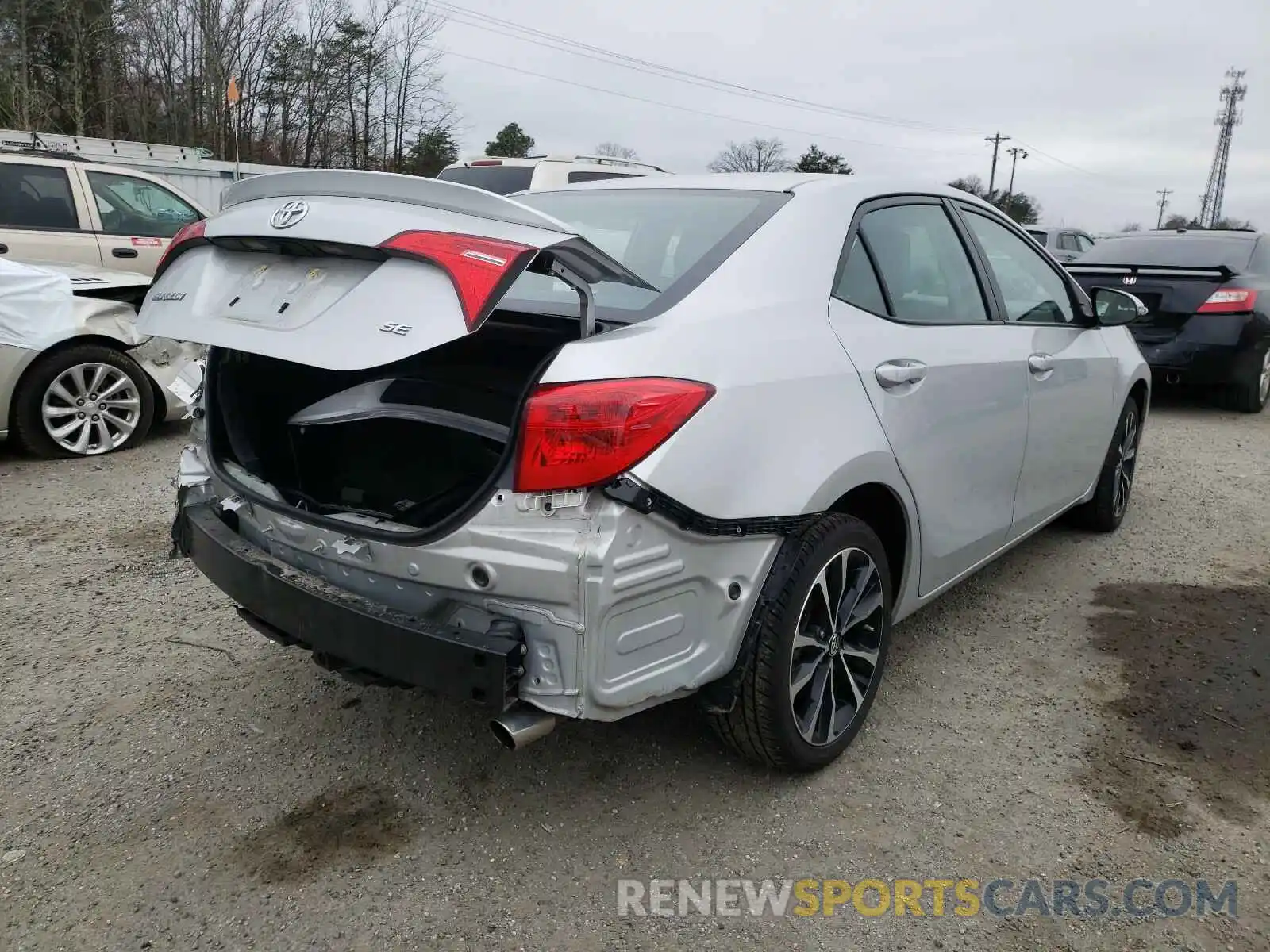 4 Photograph of a damaged car 2T1BURHE6KC136594 TOYOTA COROLLA 2019