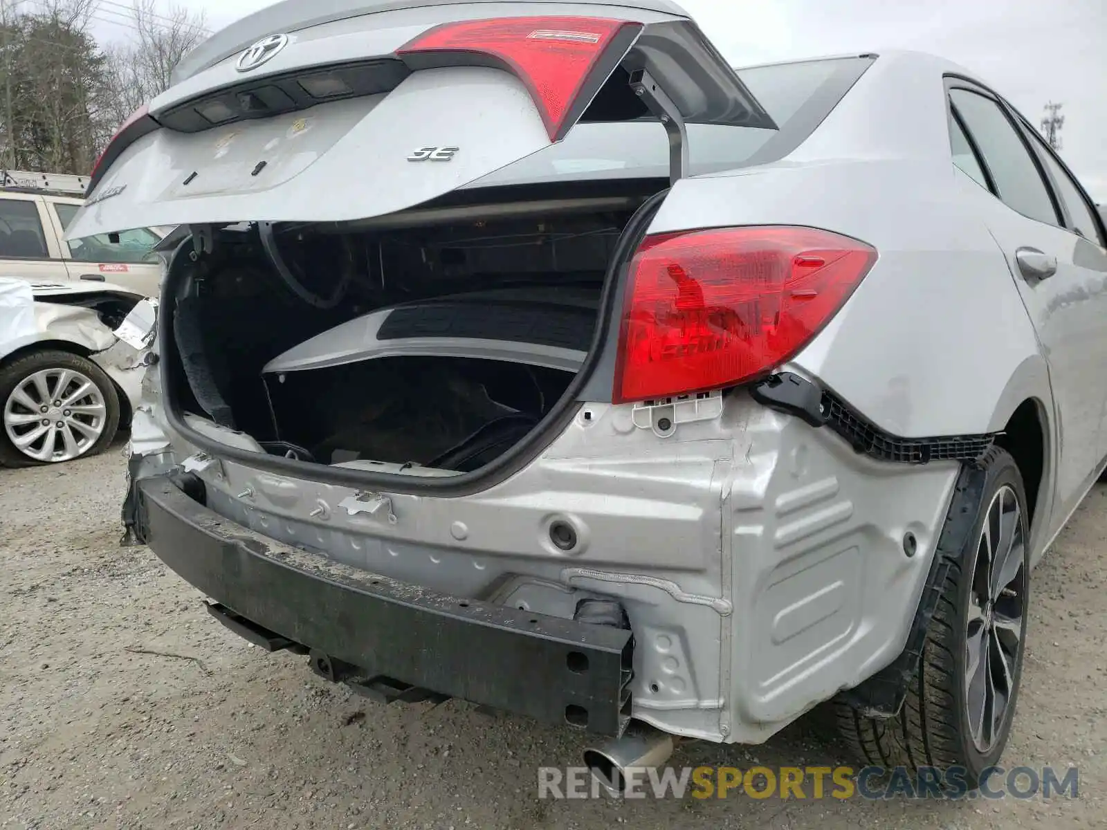 9 Photograph of a damaged car 2T1BURHE6KC136594 TOYOTA COROLLA 2019