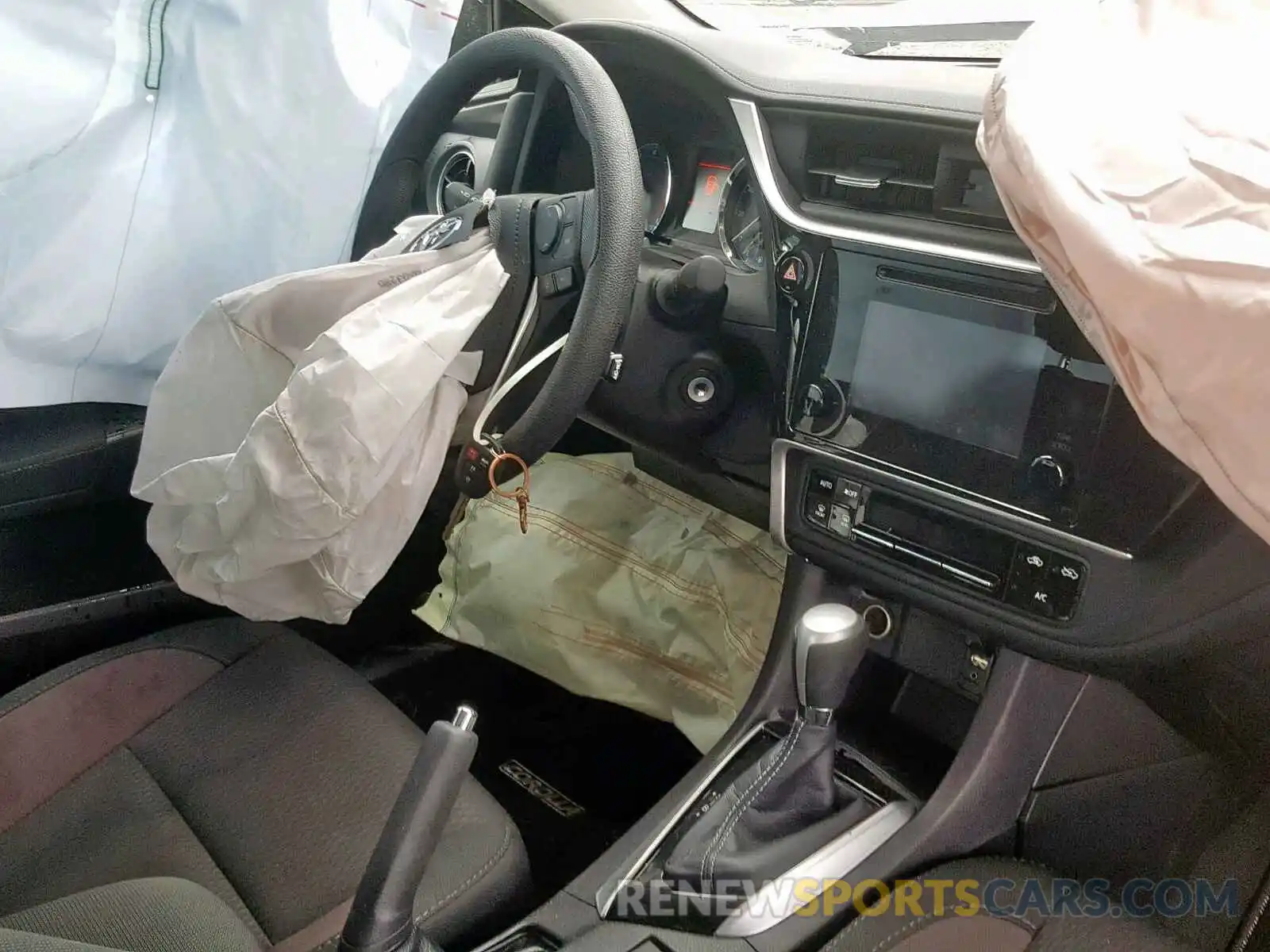 9 Photograph of a damaged car 2T1BURHE6KC137132 TOYOTA COROLLA 2019