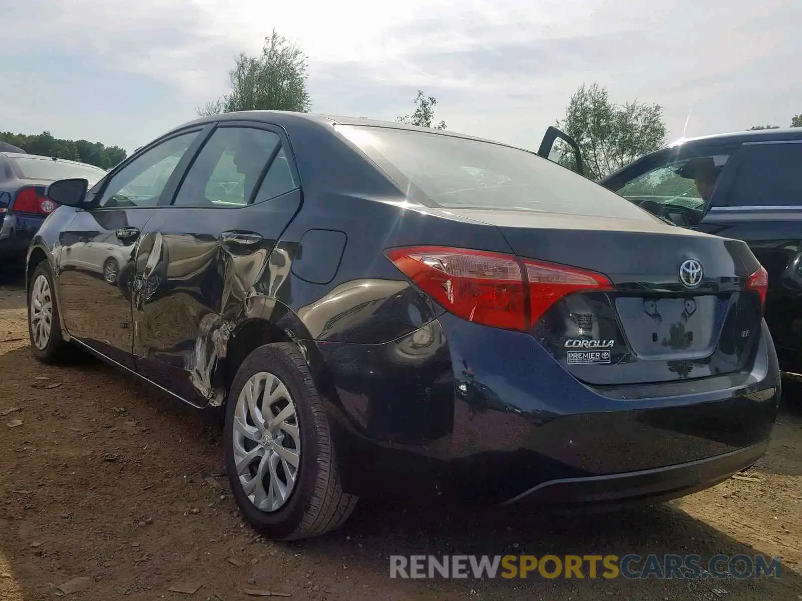 3 Photograph of a damaged car 2T1BURHE6KC137972 TOYOTA COROLLA 2019