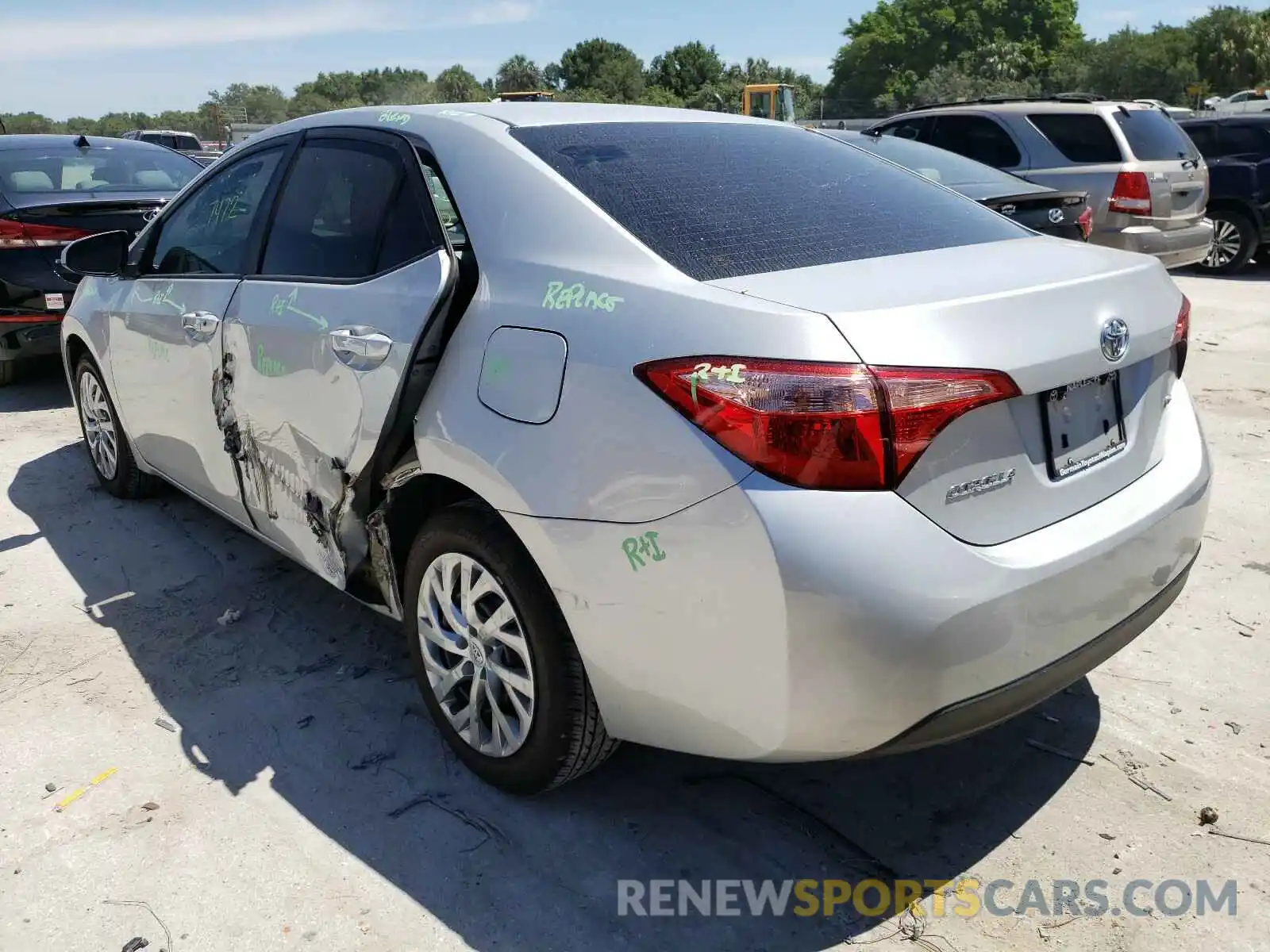 3 Photograph of a damaged car 2T1BURHE6KC139074 TOYOTA COROLLA 2019