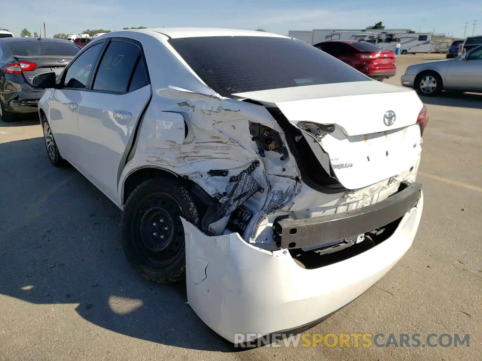 3 Photograph of a damaged car 2T1BURHE6KC139589 TOYOTA COROLLA 2019