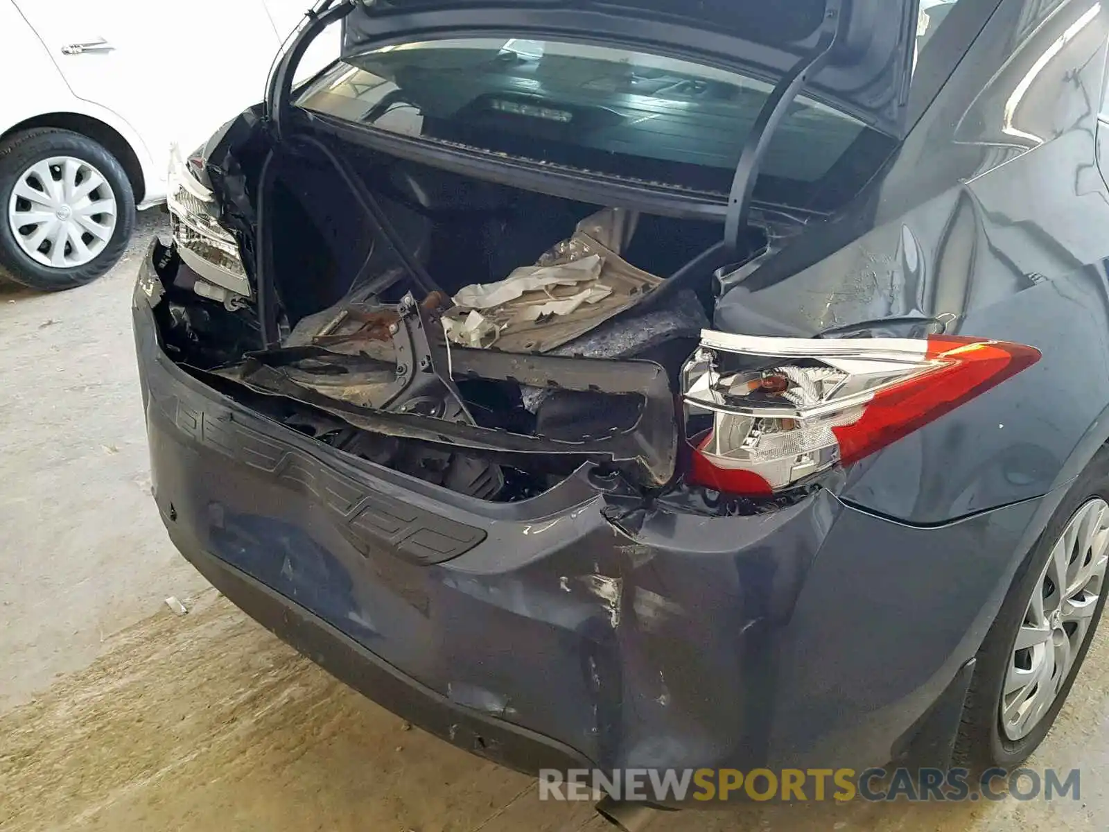 9 Photograph of a damaged car 2T1BURHE6KC143108 TOYOTA COROLLA 2019
