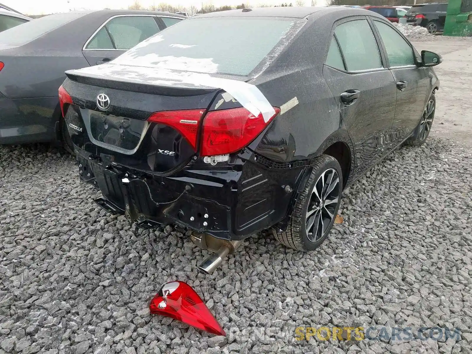 4 Photograph of a damaged car 2T1BURHE6KC143335 TOYOTA COROLLA 2019