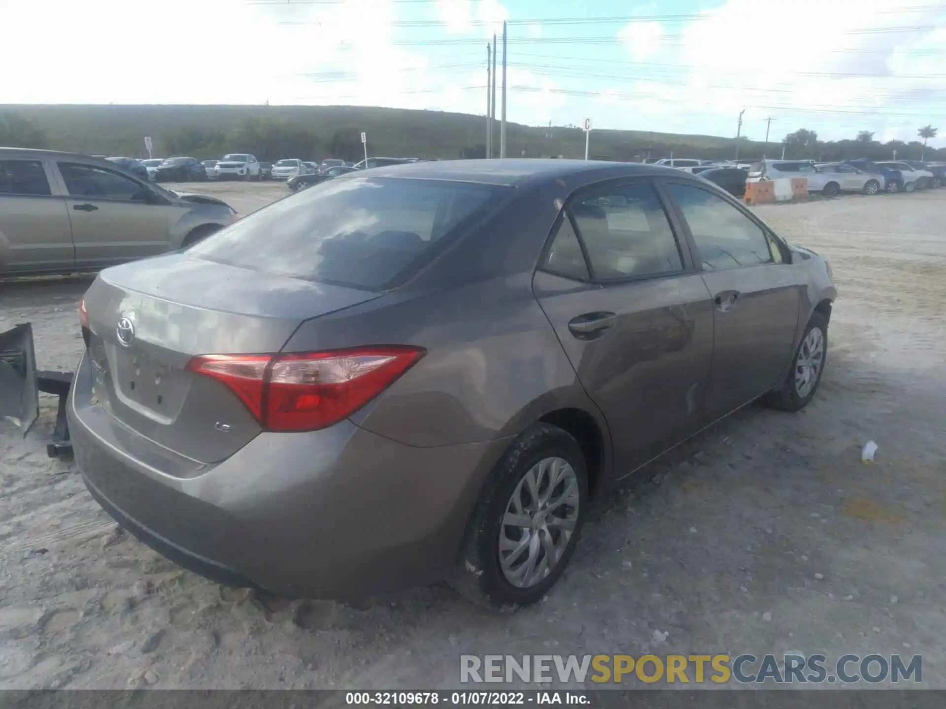 4 Photograph of a damaged car 2T1BURHE6KC145148 TOYOTA COROLLA 2019