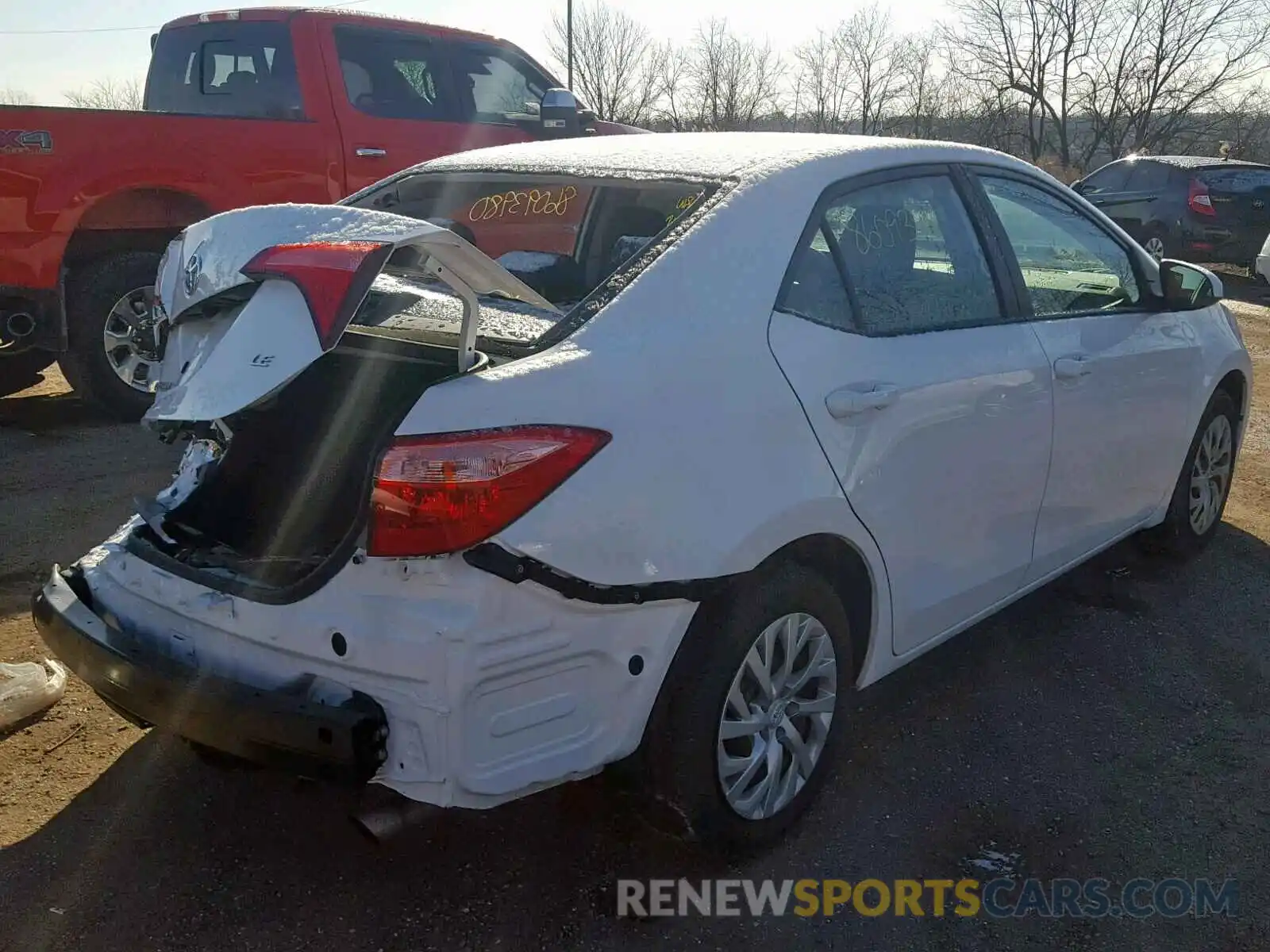 4 Photograph of a damaged car 2T1BURHE6KC145862 TOYOTA COROLLA 2019