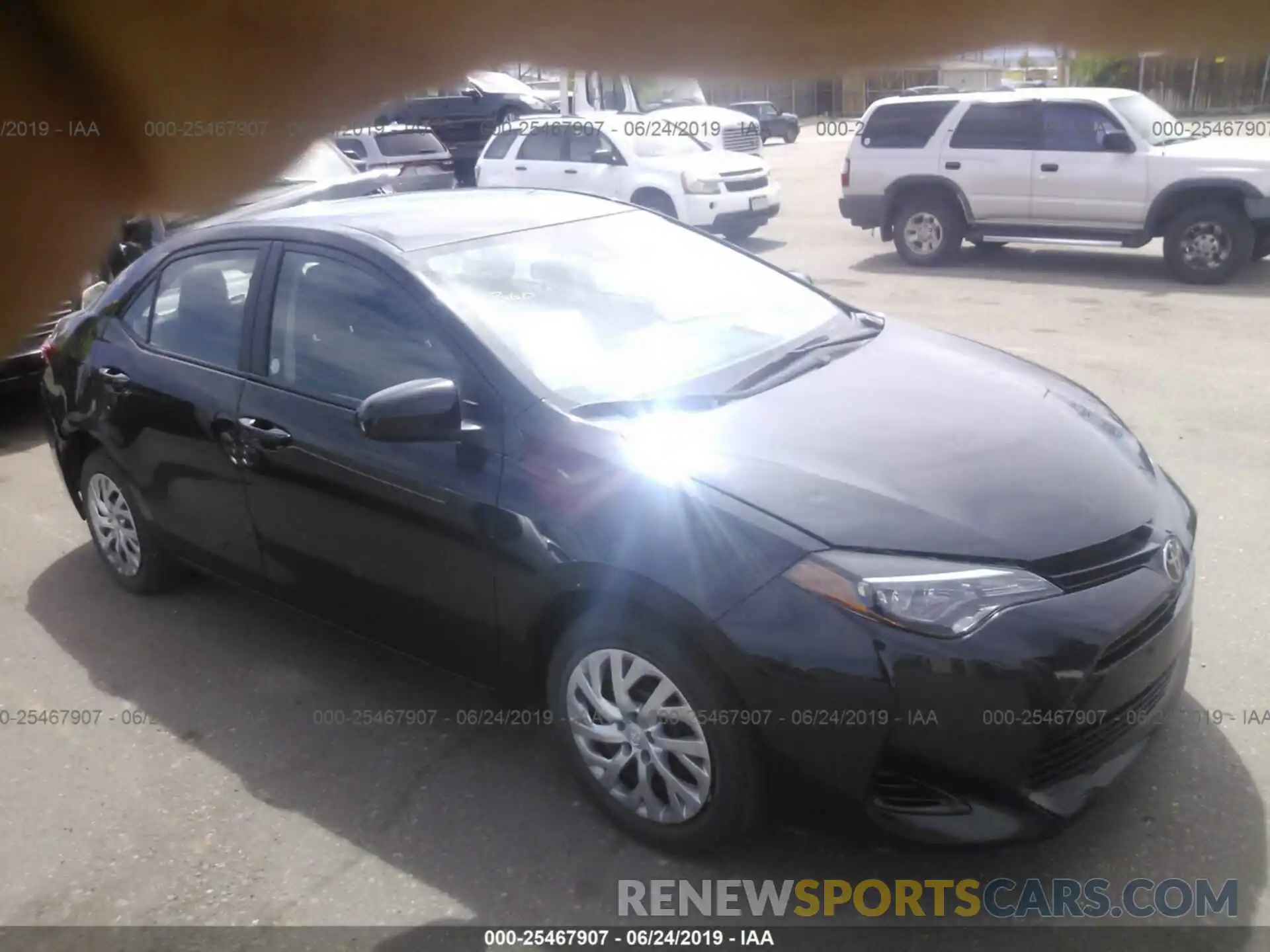 1 Photograph of a damaged car 2T1BURHE6KC146123 TOYOTA COROLLA 2019