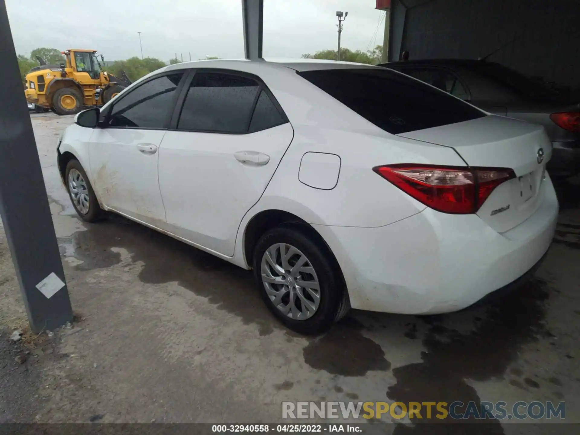 3 Photograph of a damaged car 2T1BURHE6KC148423 TOYOTA COROLLA 2019