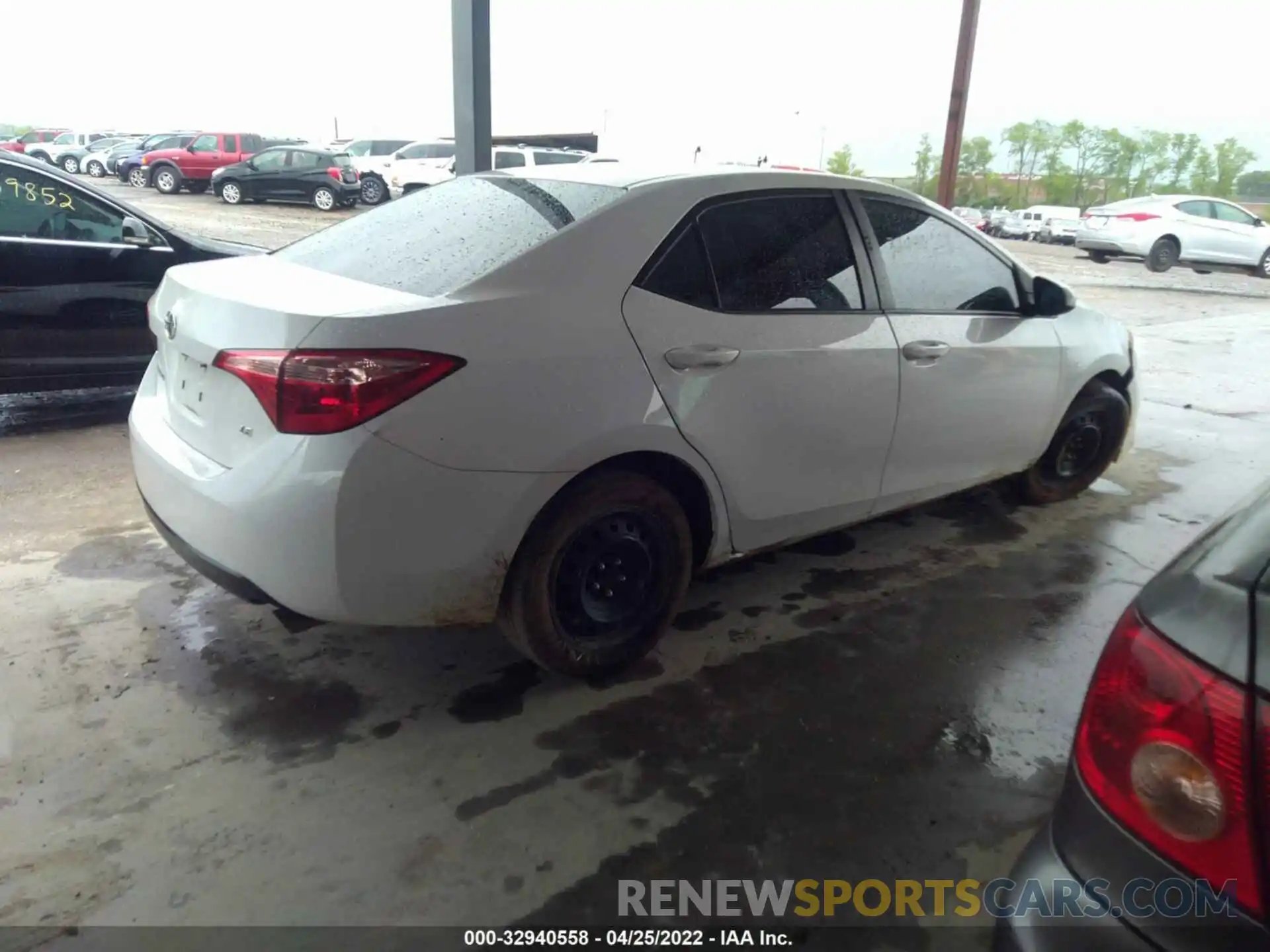 4 Photograph of a damaged car 2T1BURHE6KC148423 TOYOTA COROLLA 2019