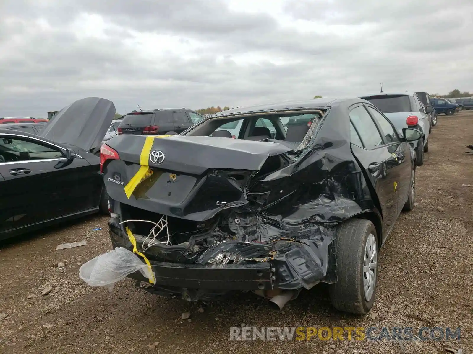 4 Photograph of a damaged car 2T1BURHE6KC150186 TOYOTA COROLLA 2019