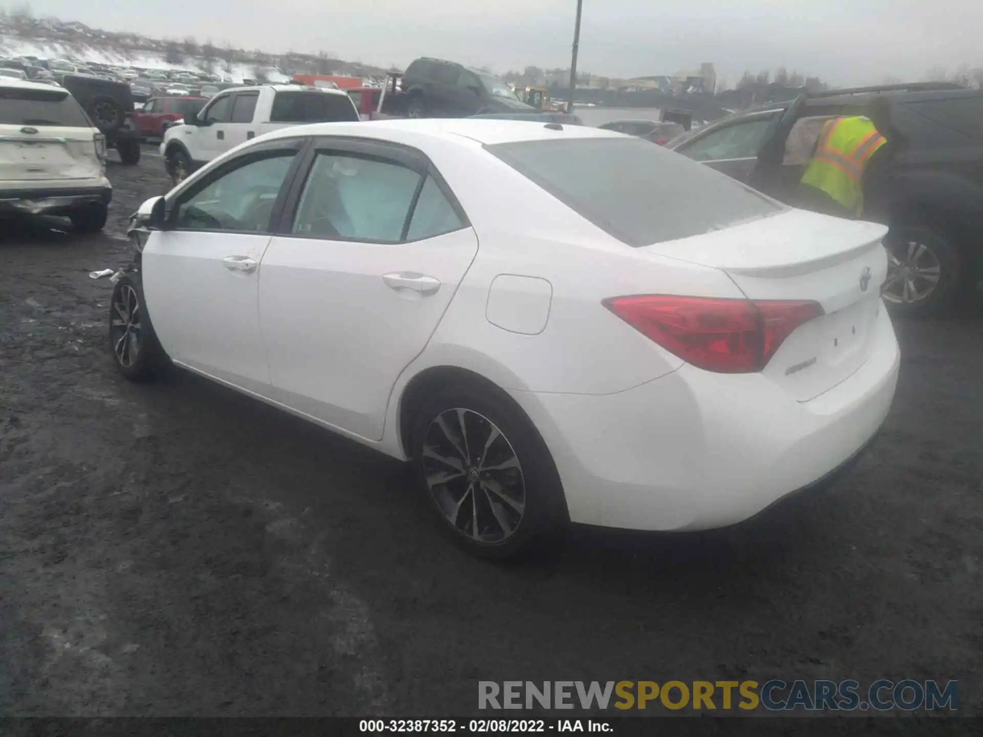 3 Photograph of a damaged car 2T1BURHE6KC150592 TOYOTA COROLLA 2019