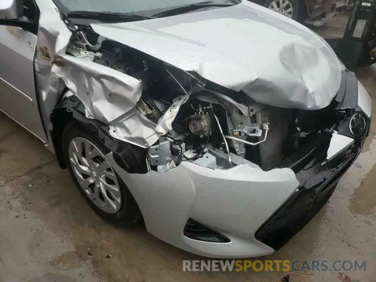 9 Photograph of a damaged car 2T1BURHE6KC151211 TOYOTA COROLLA 2019