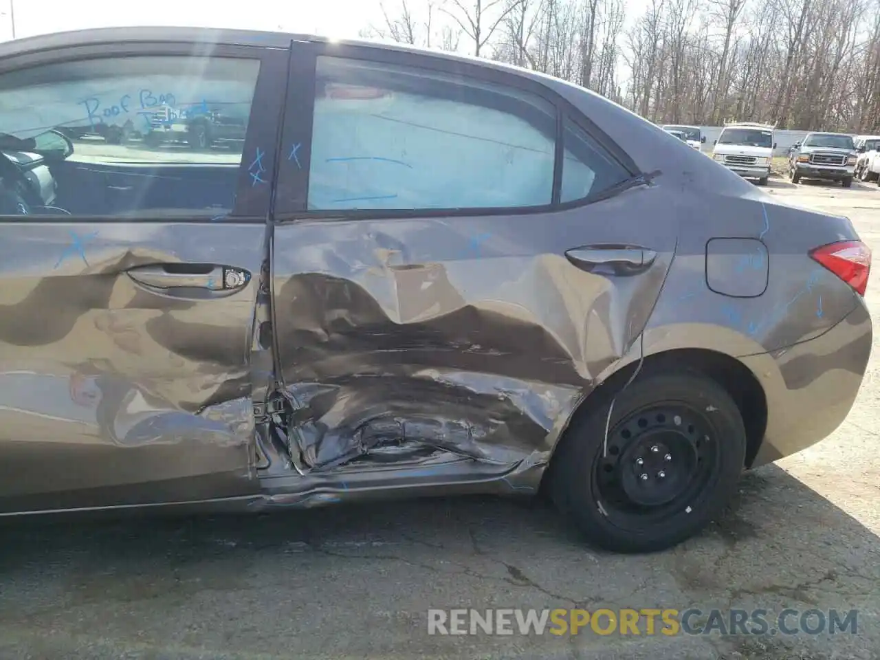 10 Photograph of a damaged car 2T1BURHE6KC152732 TOYOTA COROLLA 2019