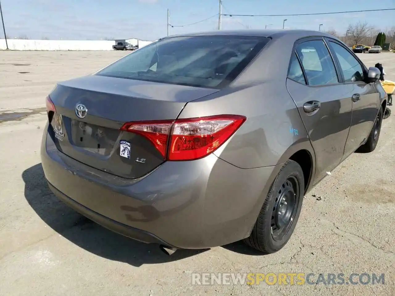 4 Photograph of a damaged car 2T1BURHE6KC152732 TOYOTA COROLLA 2019