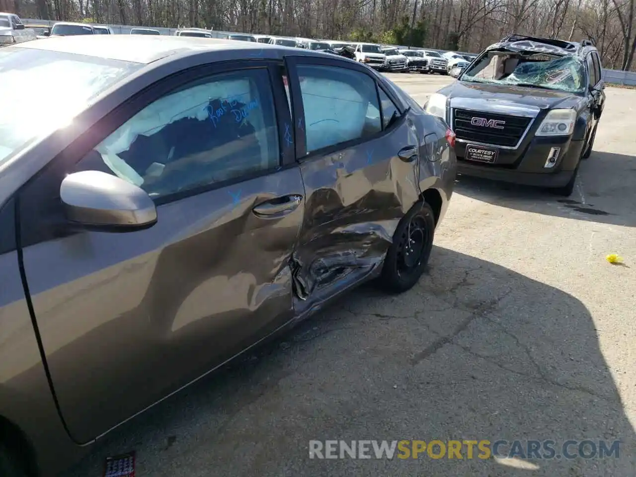 9 Photograph of a damaged car 2T1BURHE6KC152732 TOYOTA COROLLA 2019