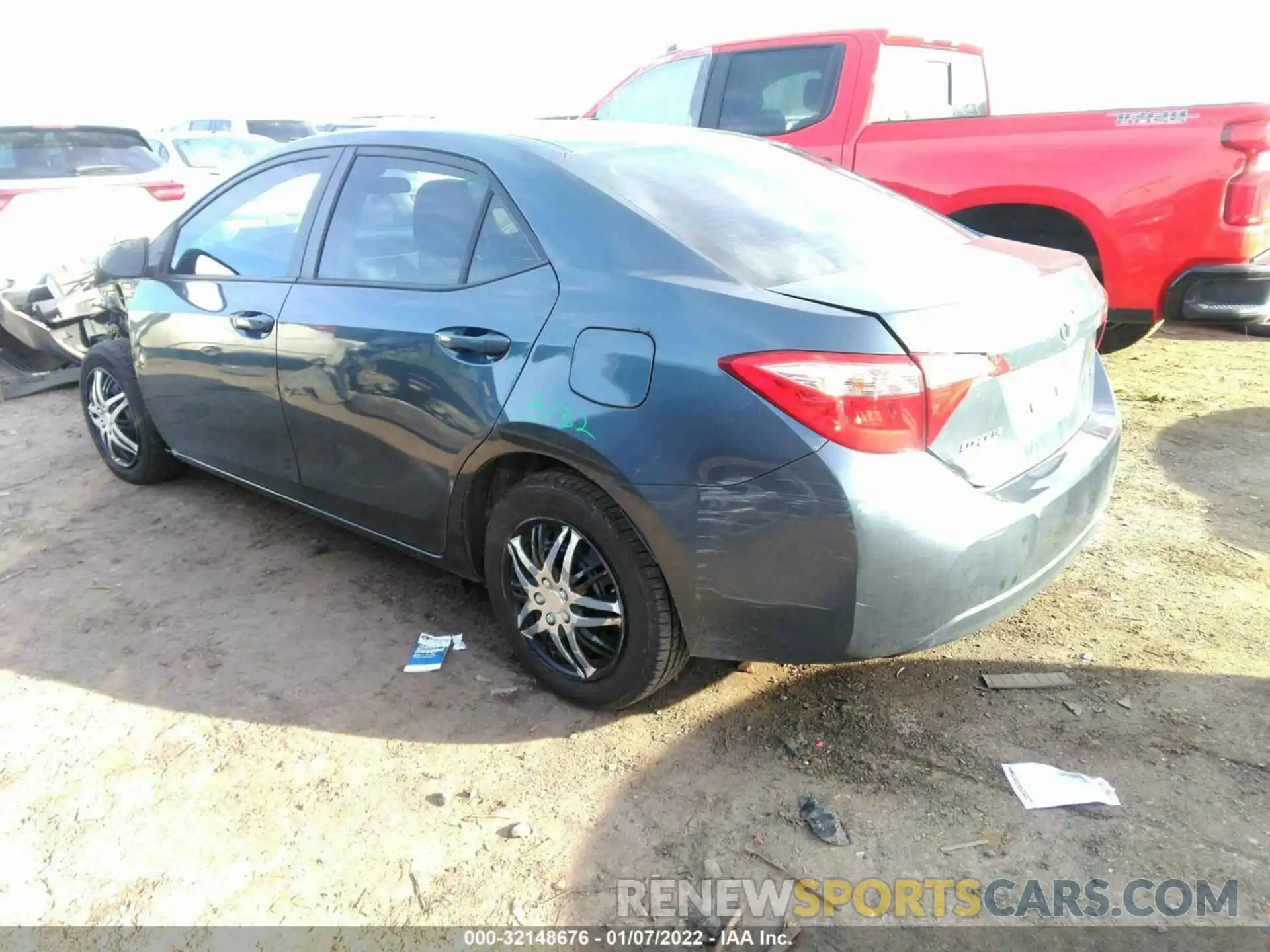 3 Photograph of a damaged car 2T1BURHE6KC153685 TOYOTA COROLLA 2019