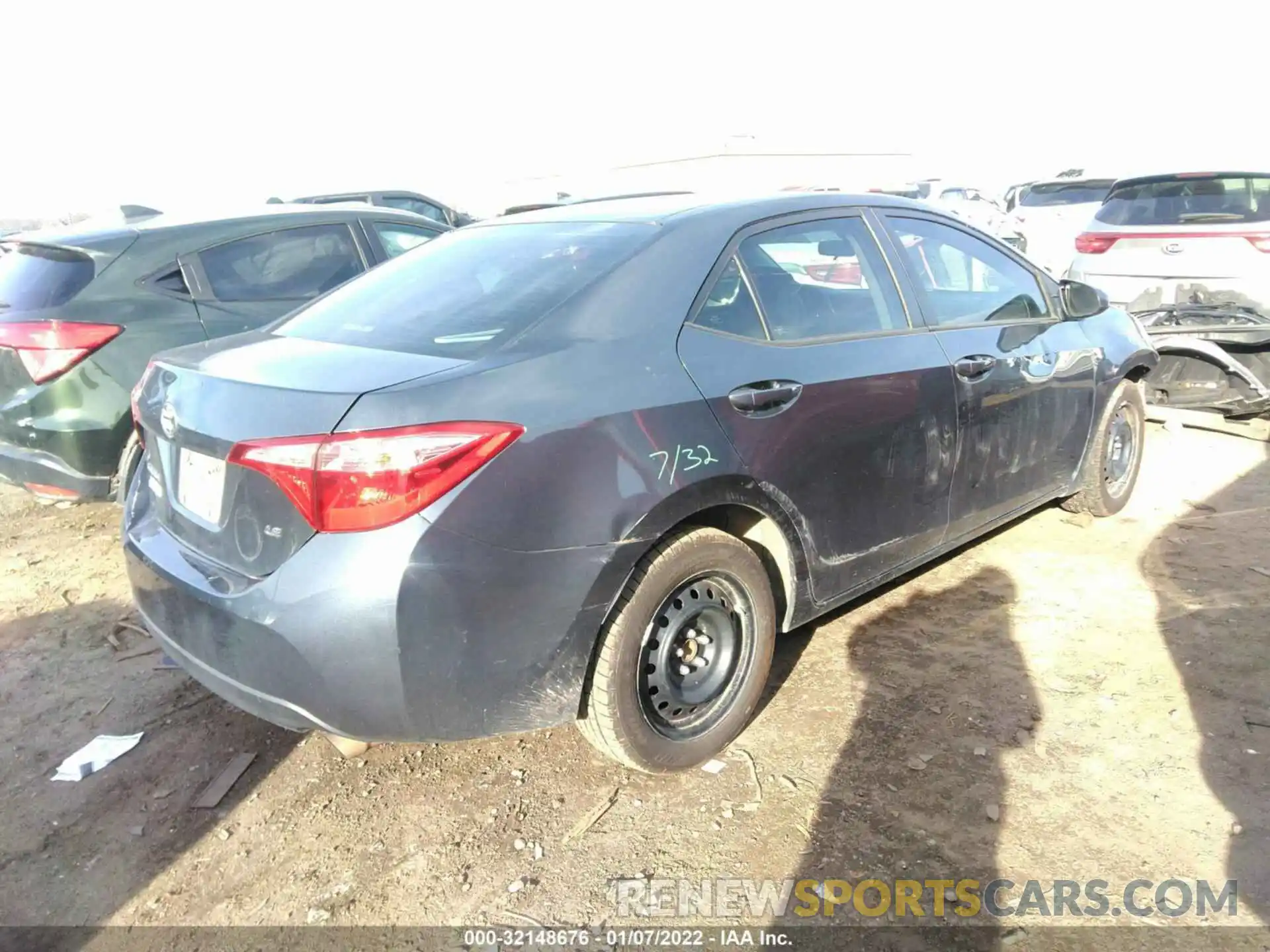 4 Photograph of a damaged car 2T1BURHE6KC153685 TOYOTA COROLLA 2019