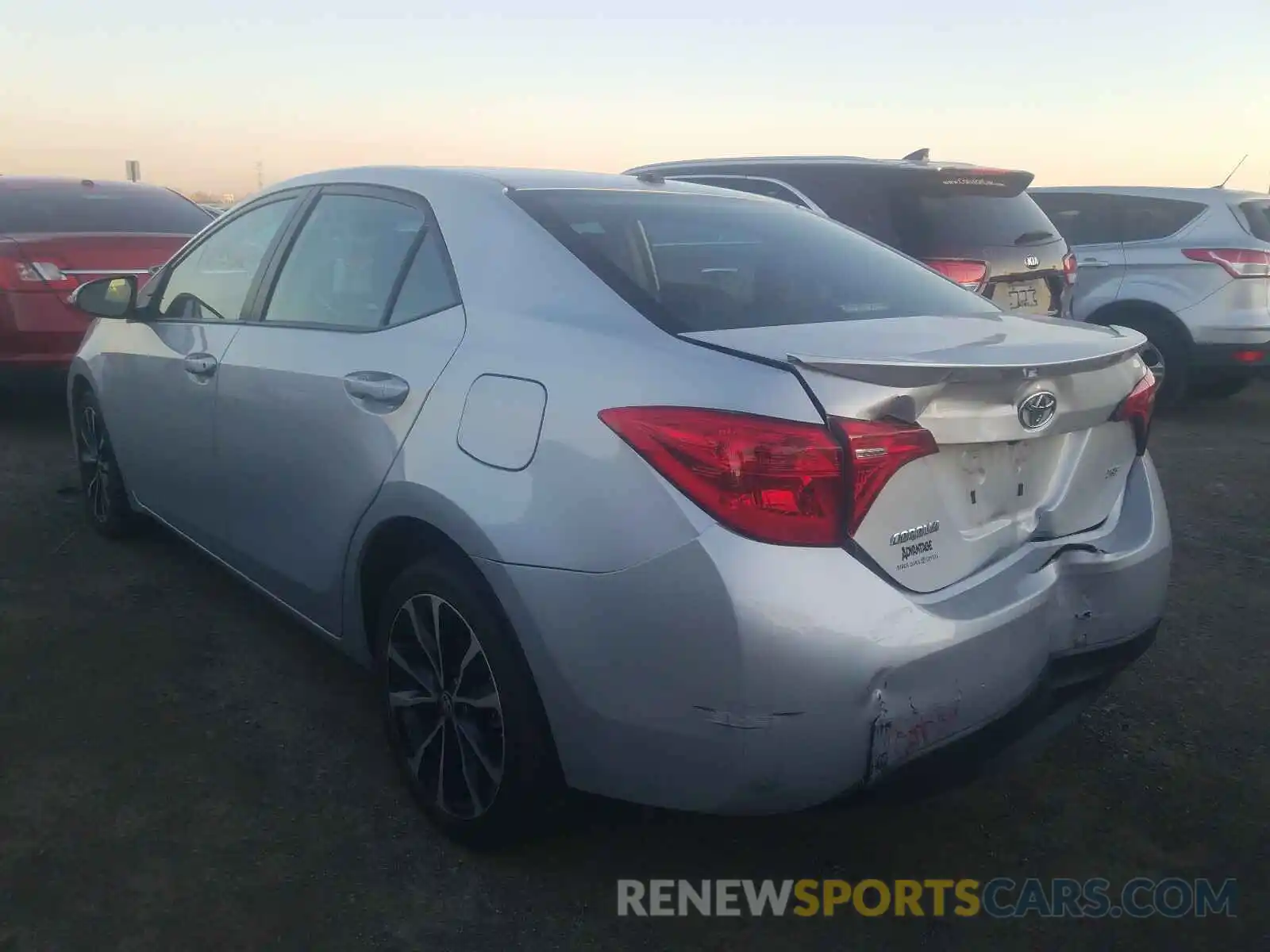 3 Photograph of a damaged car 2T1BURHE6KC154304 TOYOTA COROLLA 2019