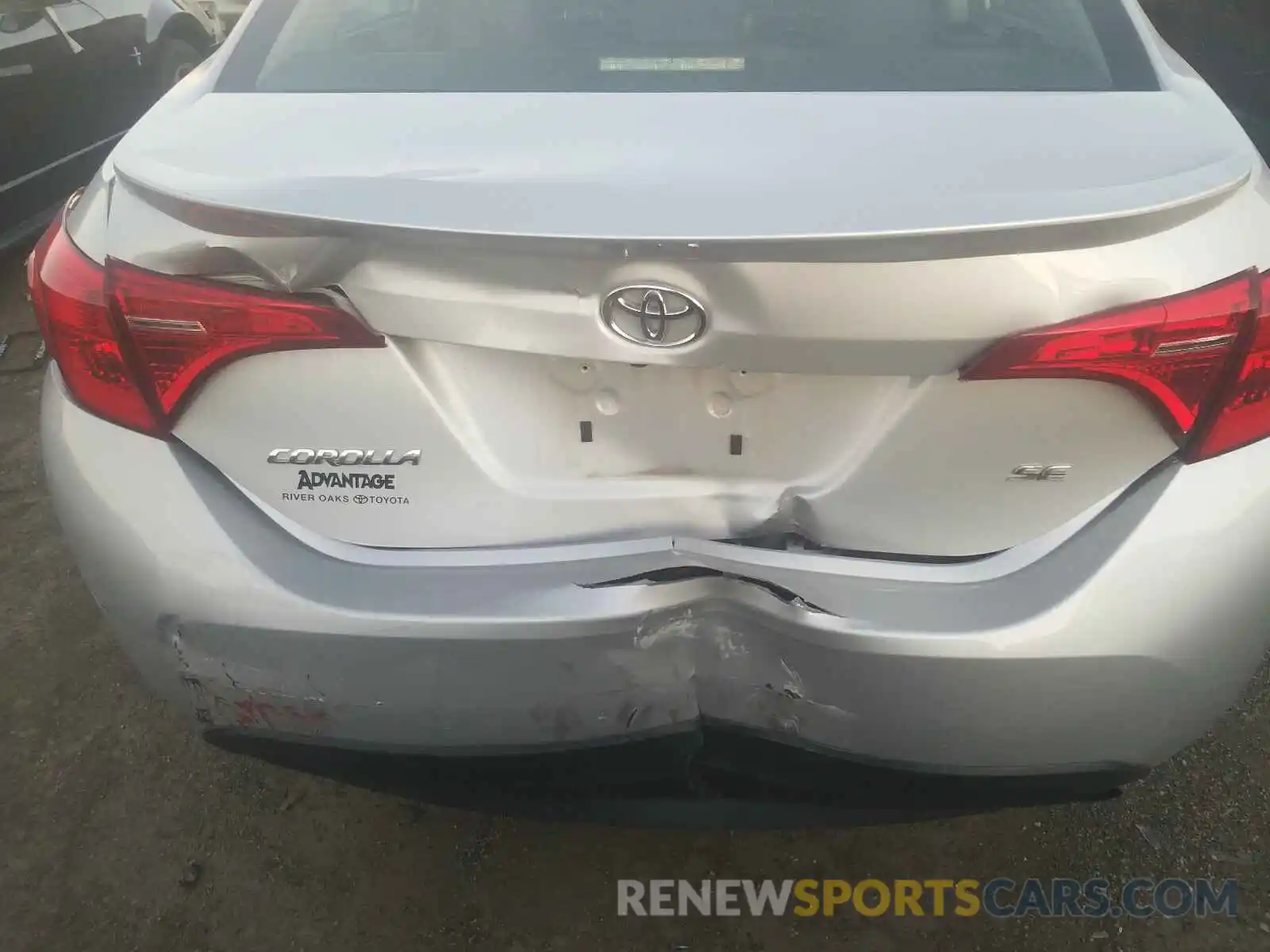 9 Photograph of a damaged car 2T1BURHE6KC154304 TOYOTA COROLLA 2019