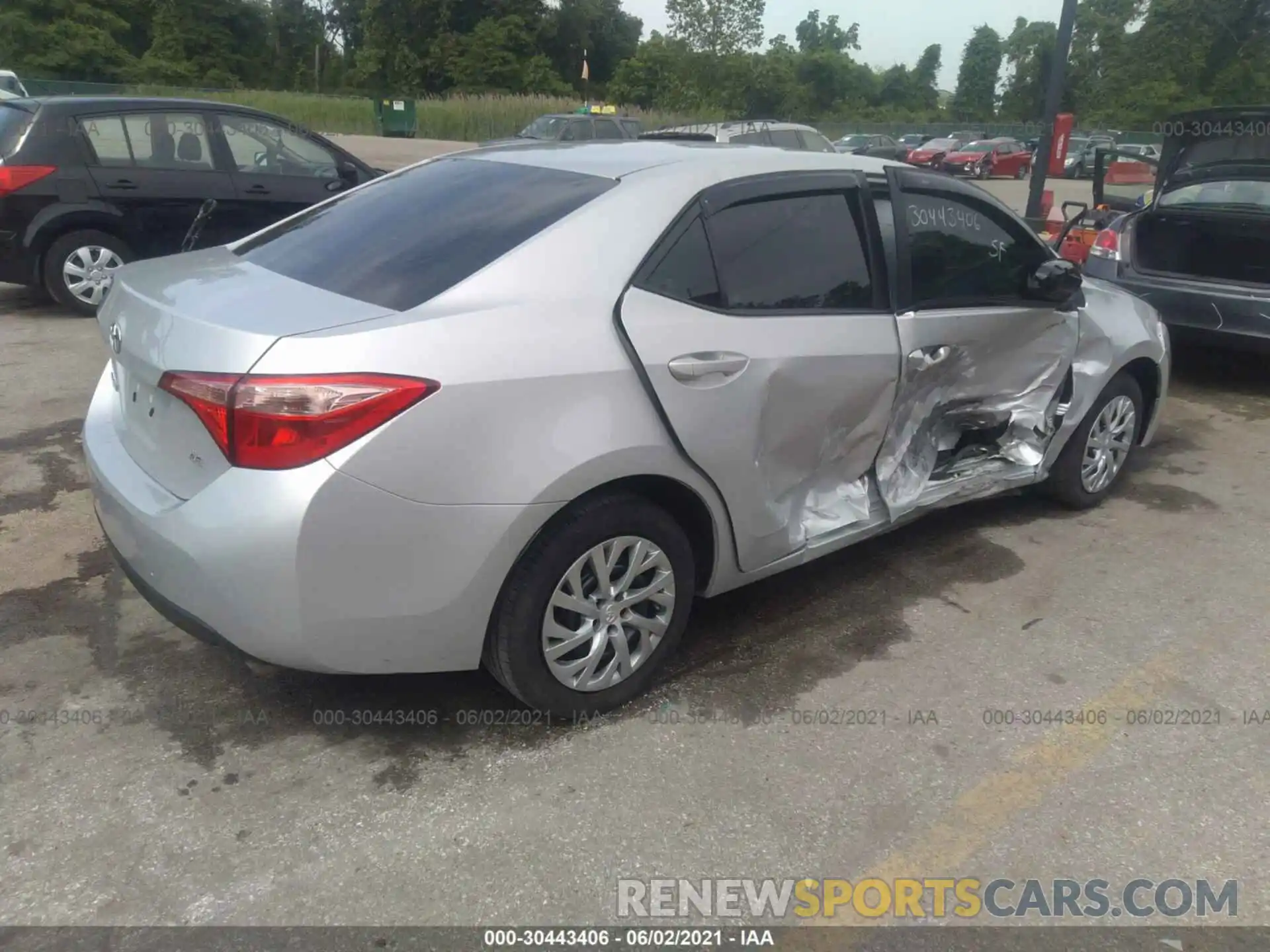 4 Photograph of a damaged car 2T1BURHE6KC155114 TOYOTA COROLLA 2019