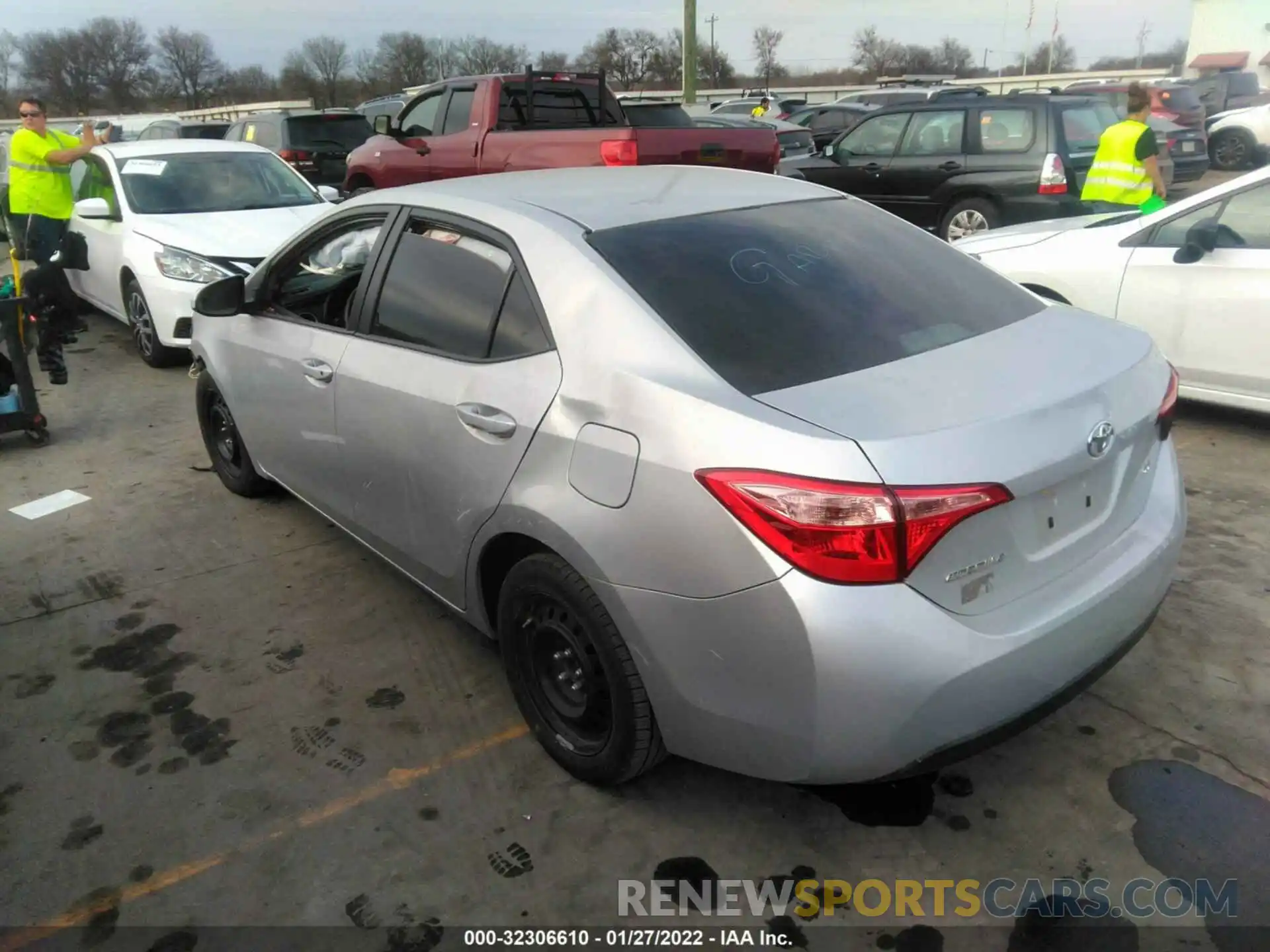 3 Photograph of a damaged car 2T1BURHE6KC155257 TOYOTA COROLLA 2019