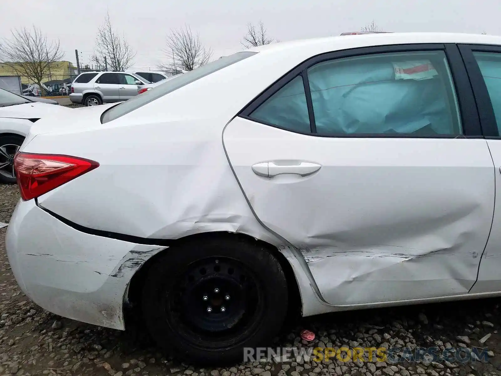 9 Photograph of a damaged car 2T1BURHE6KC156375 TOYOTA COROLLA 2019