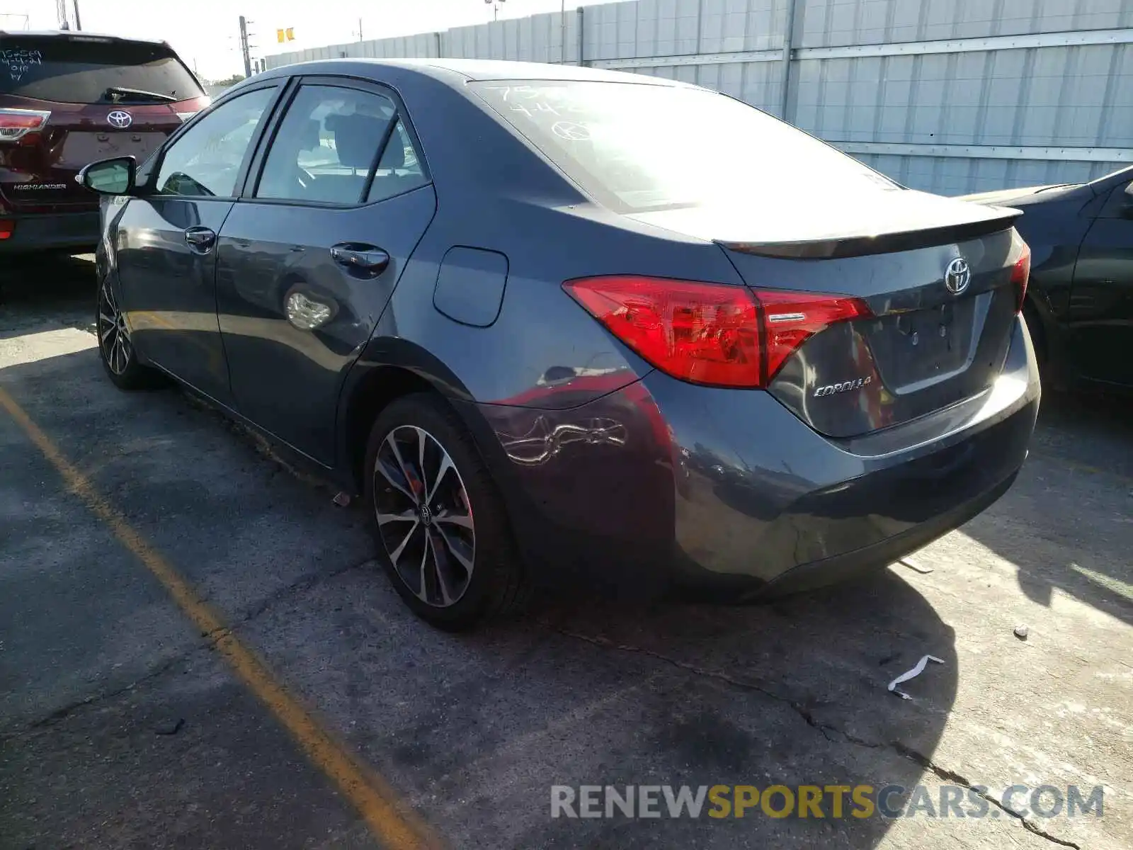 3 Photograph of a damaged car 2T1BURHE6KC156974 TOYOTA COROLLA 2019