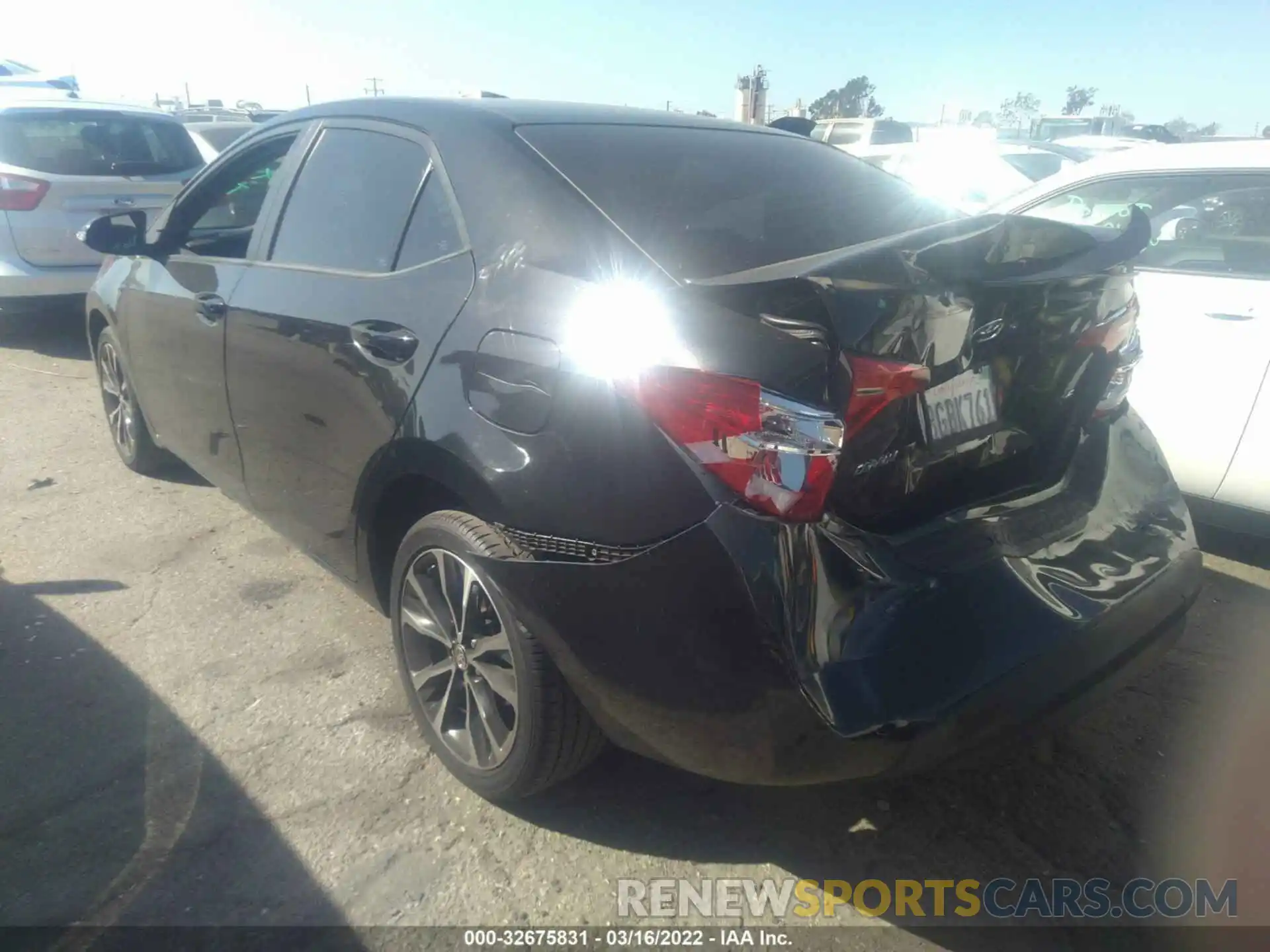 3 Photograph of a damaged car 2T1BURHE6KC157171 TOYOTA COROLLA 2019