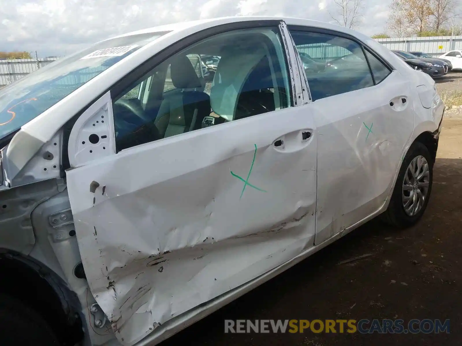 10 Photograph of a damaged car 2T1BURHE6KC158322 TOYOTA COROLLA 2019