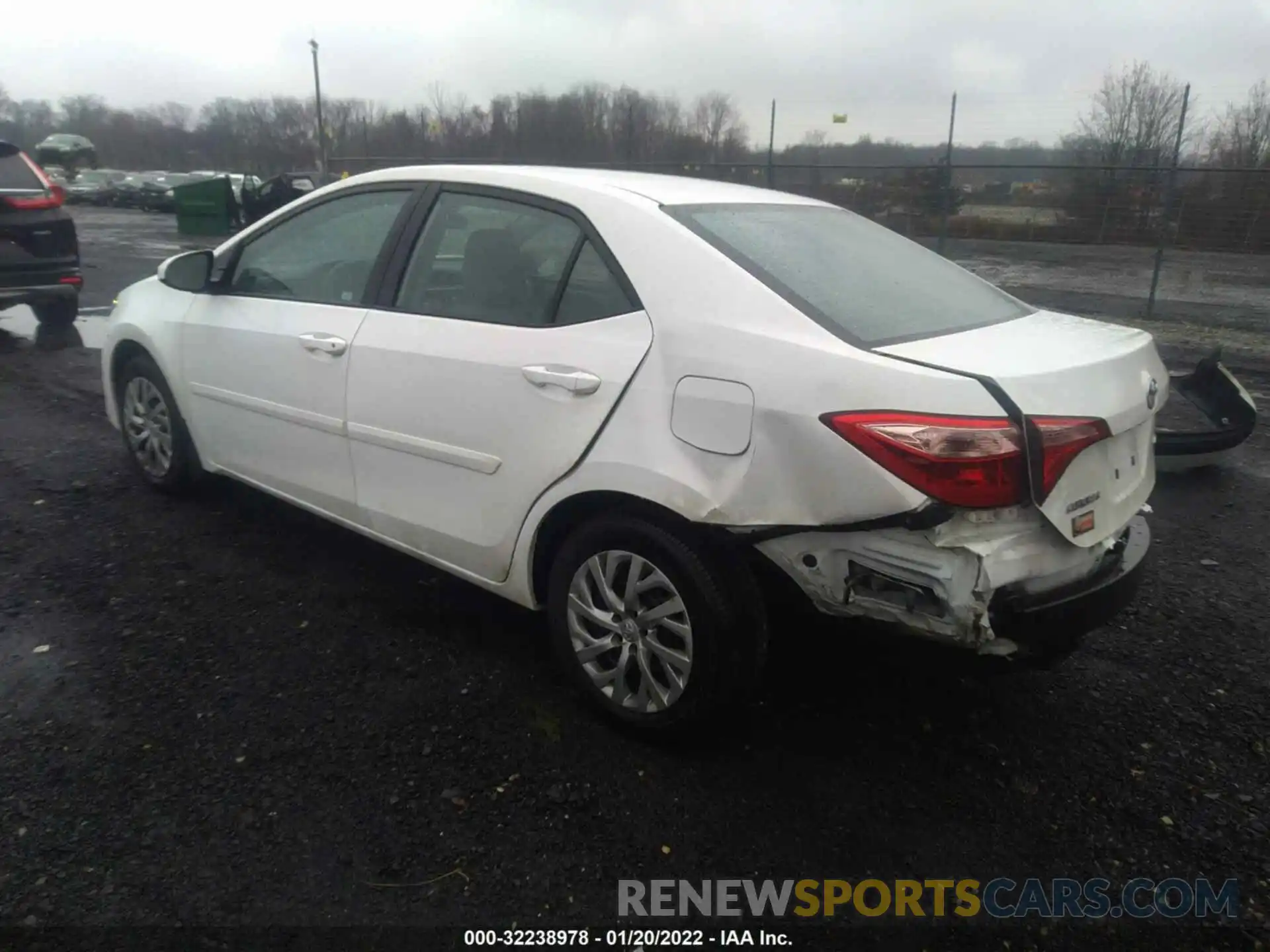 3 Photograph of a damaged car 2T1BURHE6KC158868 TOYOTA COROLLA 2019