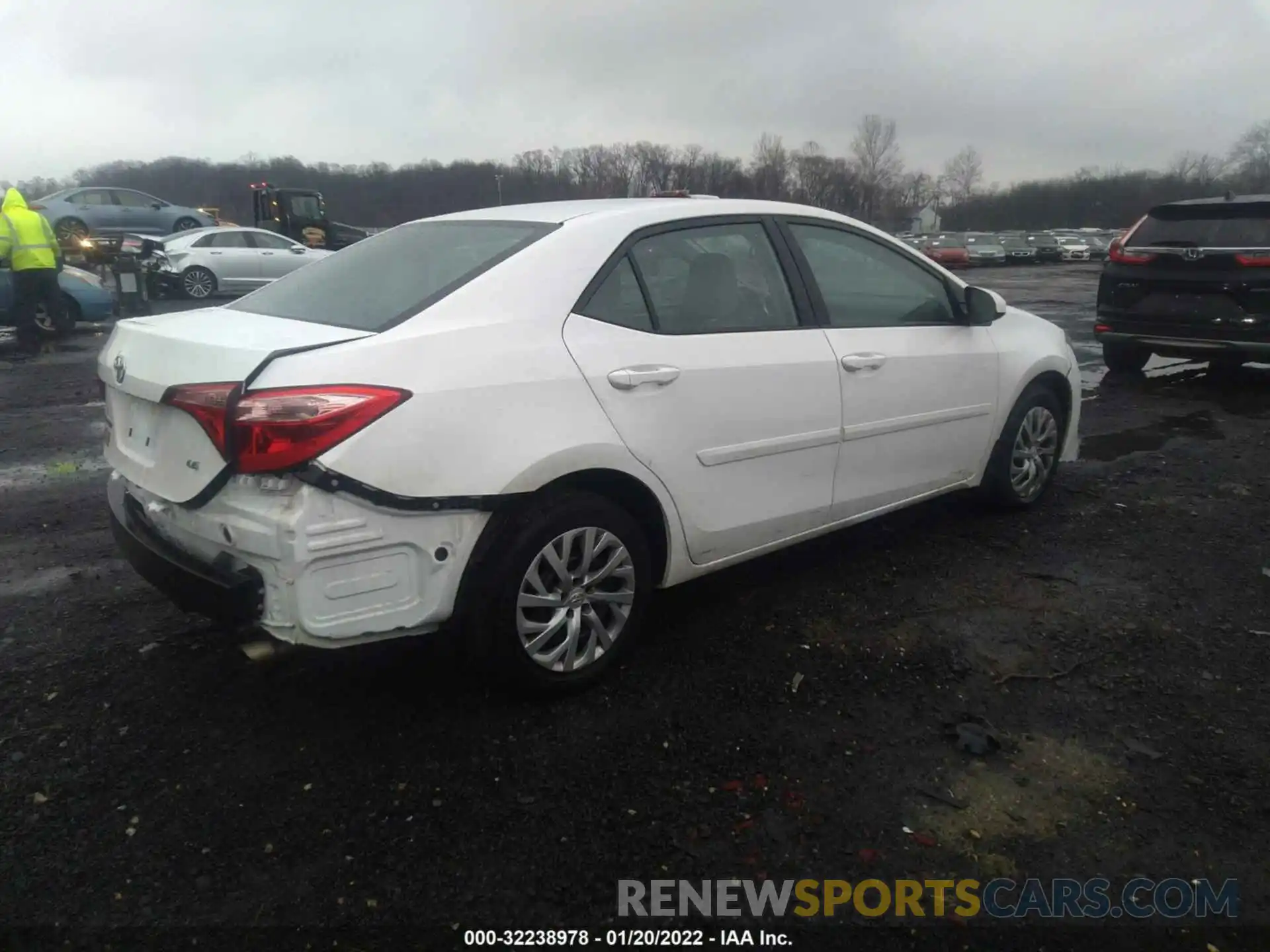 4 Photograph of a damaged car 2T1BURHE6KC158868 TOYOTA COROLLA 2019