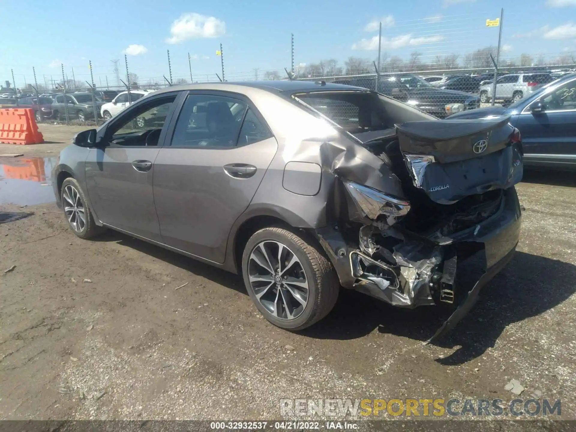 3 Photograph of a damaged car 2T1BURHE6KC159390 TOYOTA COROLLA 2019