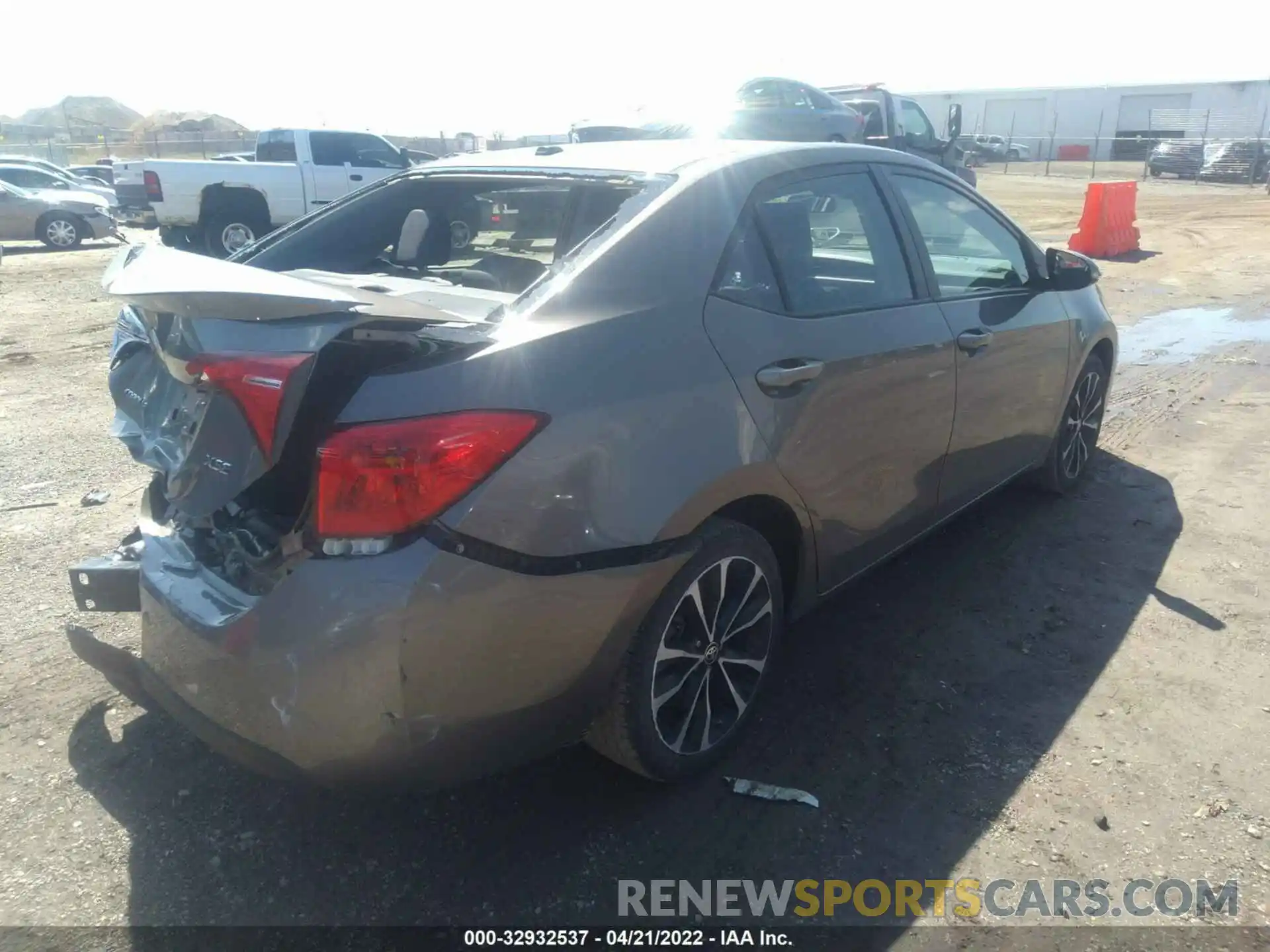 4 Photograph of a damaged car 2T1BURHE6KC159390 TOYOTA COROLLA 2019