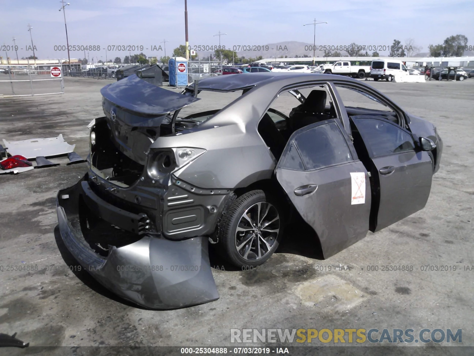 4 Photograph of a damaged car 2T1BURHE6KC160037 TOYOTA COROLLA 2019