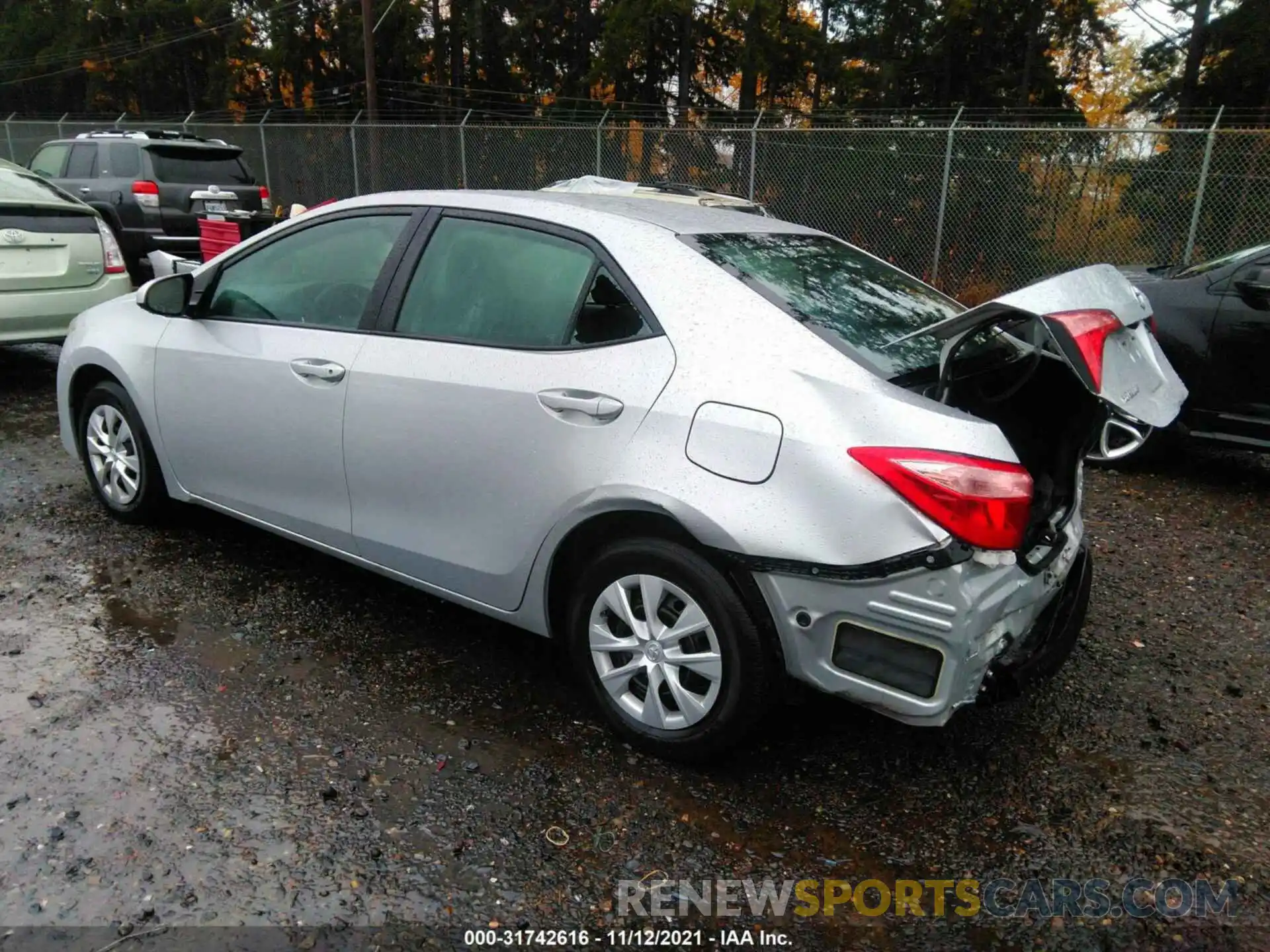 3 Photograph of a damaged car 2T1BURHE6KC160250 TOYOTA COROLLA 2019