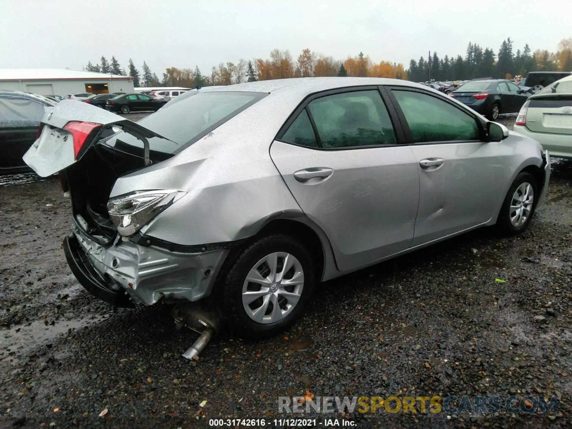 4 Photograph of a damaged car 2T1BURHE6KC160250 TOYOTA COROLLA 2019