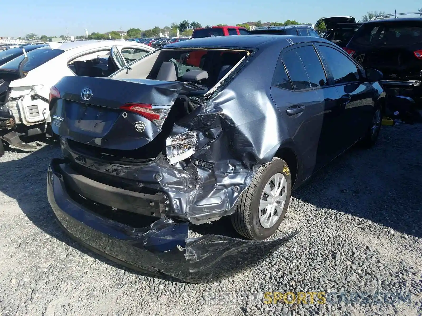 4 Photograph of a damaged car 2T1BURHE6KC161494 TOYOTA COROLLA 2019