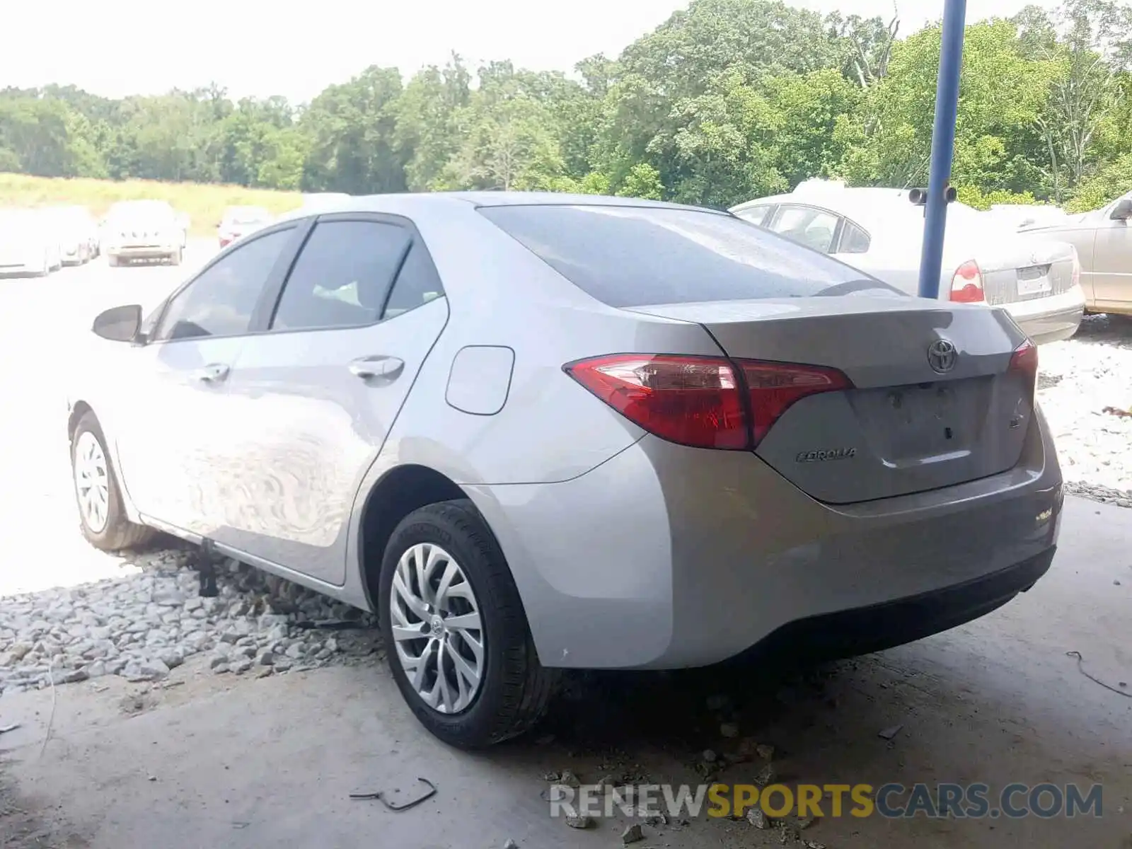 3 Photograph of a damaged car 2T1BURHE6KC163102 TOYOTA COROLLA 2019