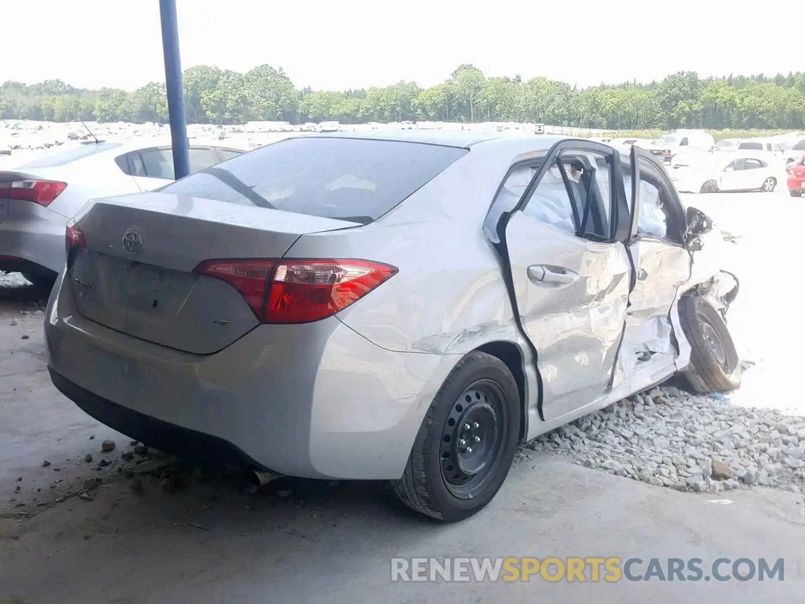 4 Photograph of a damaged car 2T1BURHE6KC163102 TOYOTA COROLLA 2019