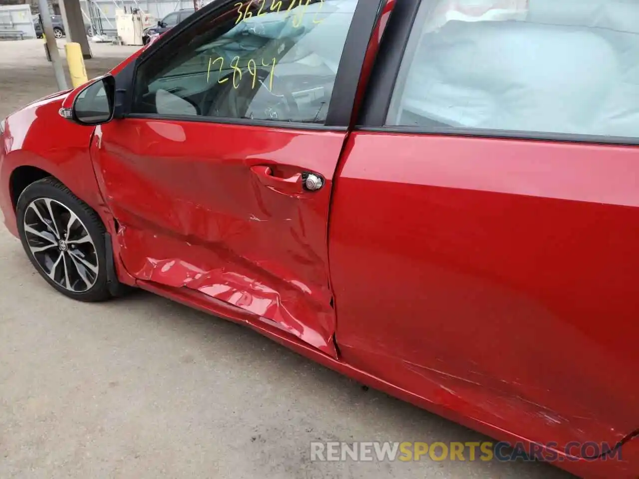 9 Photograph of a damaged car 2T1BURHE6KC165139 TOYOTA COROLLA 2019